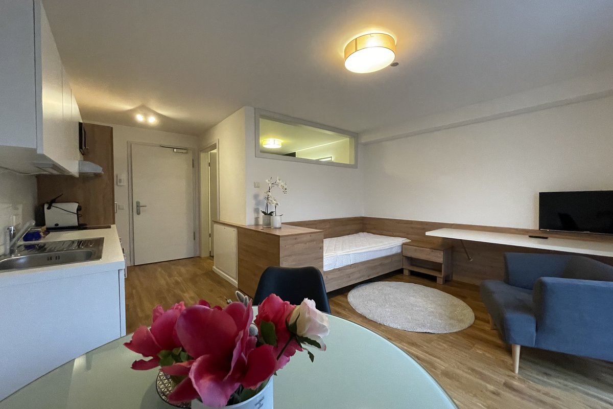 Gemütlicher Wohnraum mit Schlafbereich