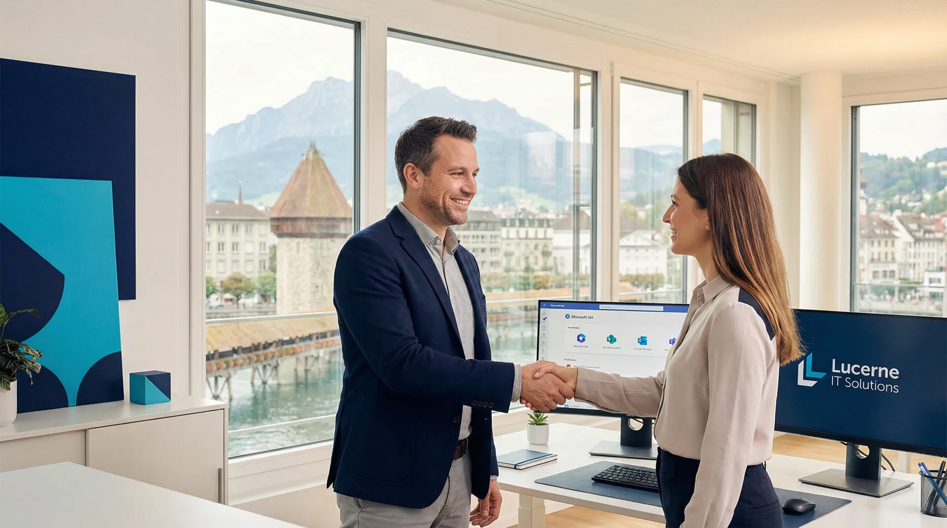 IT-Berater und KMU-Geschäftsführerin beim Handschlag in modernem Luzerner Büro mit Kapellbrücke im Hintergrund