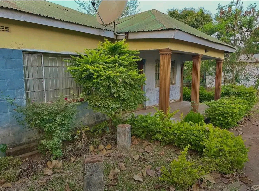 Selling our pre-loved house.  Seating on about 35m by 32m