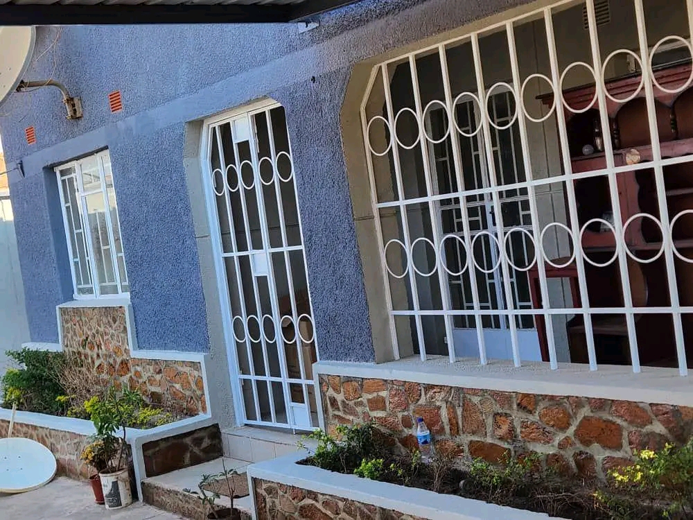 HOUSE FOR SALE OLD GUILVER ALONG TARMAC CLOSER STADIUM