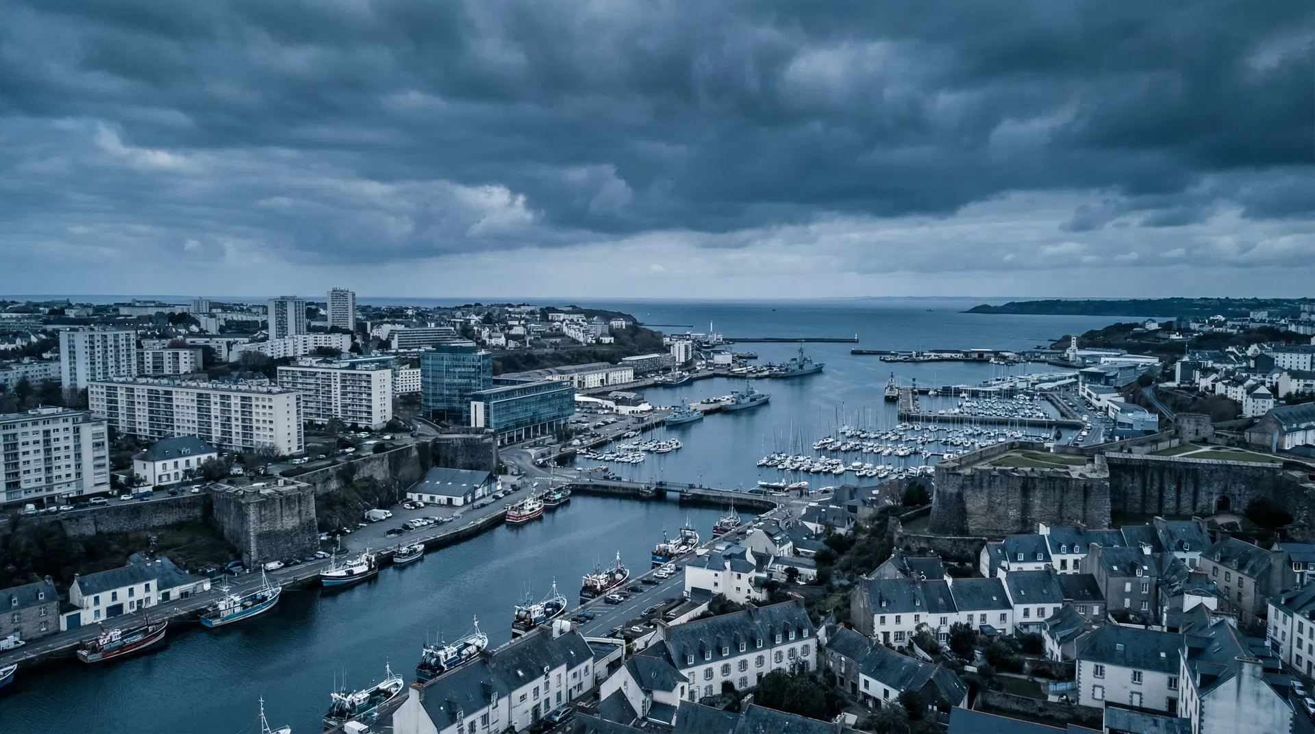 Vue aérienne de Brest et du port de commerce — Zone d'intervention EDL & Diagnostic