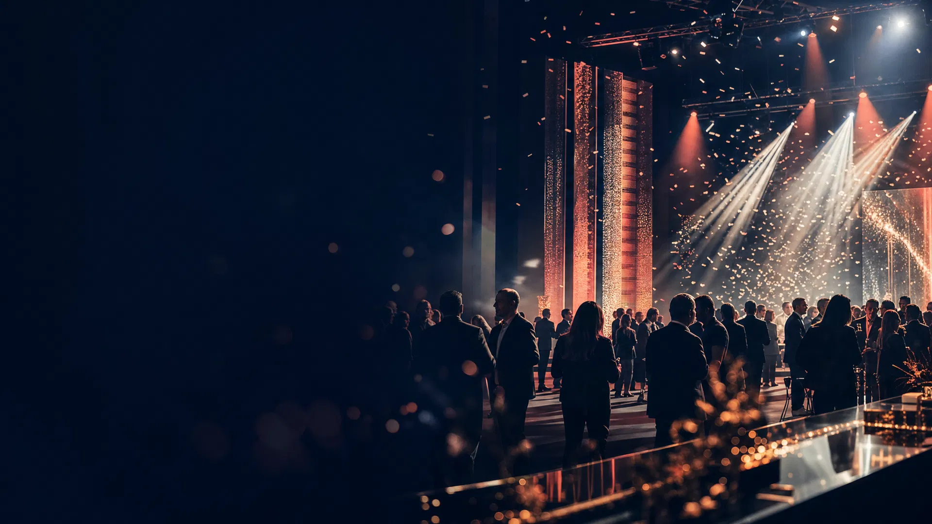 Eventscen med ljus och publik