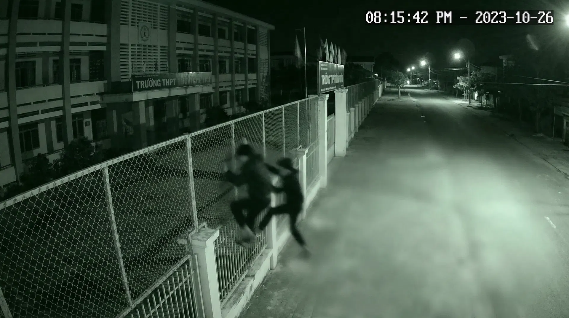 Xâm nhập khu vực hạn chế