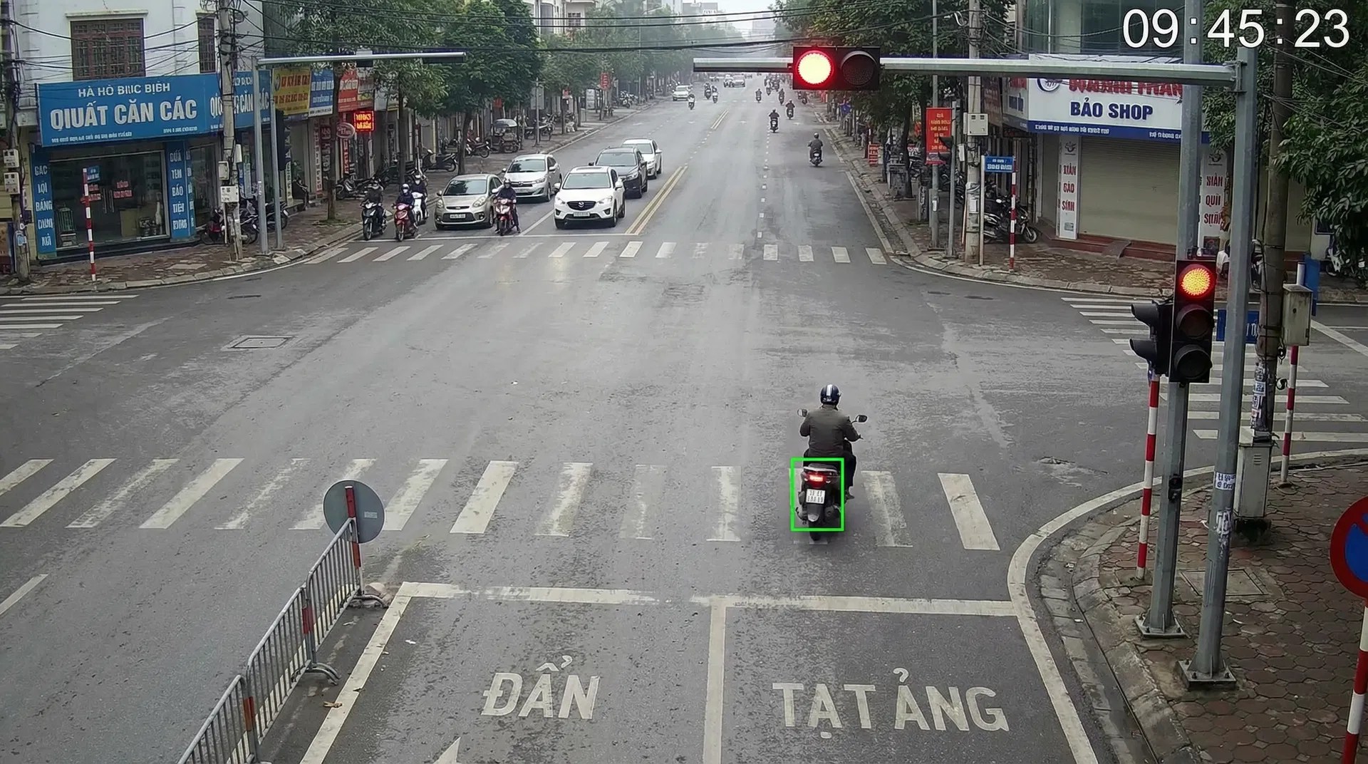 Vượt đèn đỏ — Xe máy