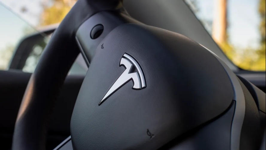 Tesla's new FSD app tracks streaks to keep drivers subscribed