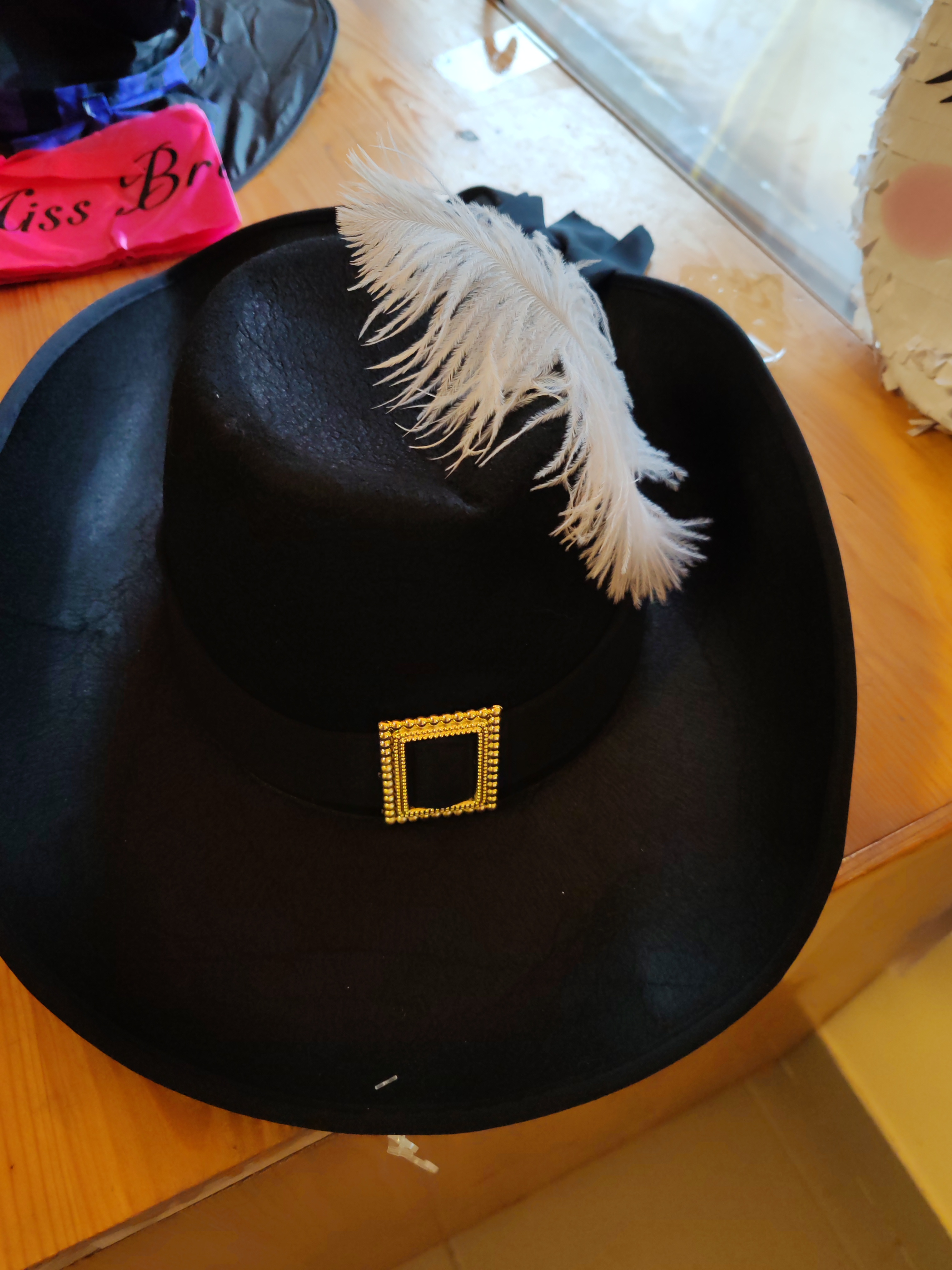 Boland muskétás kalap – filc, fekete – farsang/tematikus party jelmez kiegészítő