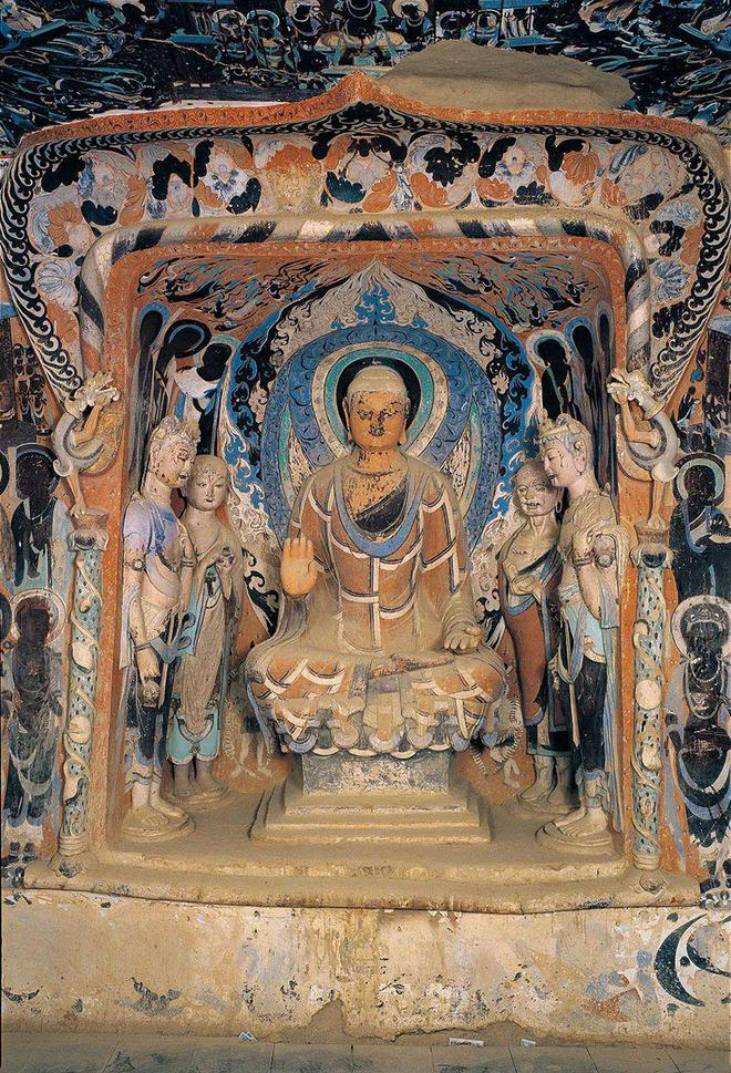 隋代彩塑佛陀坐像