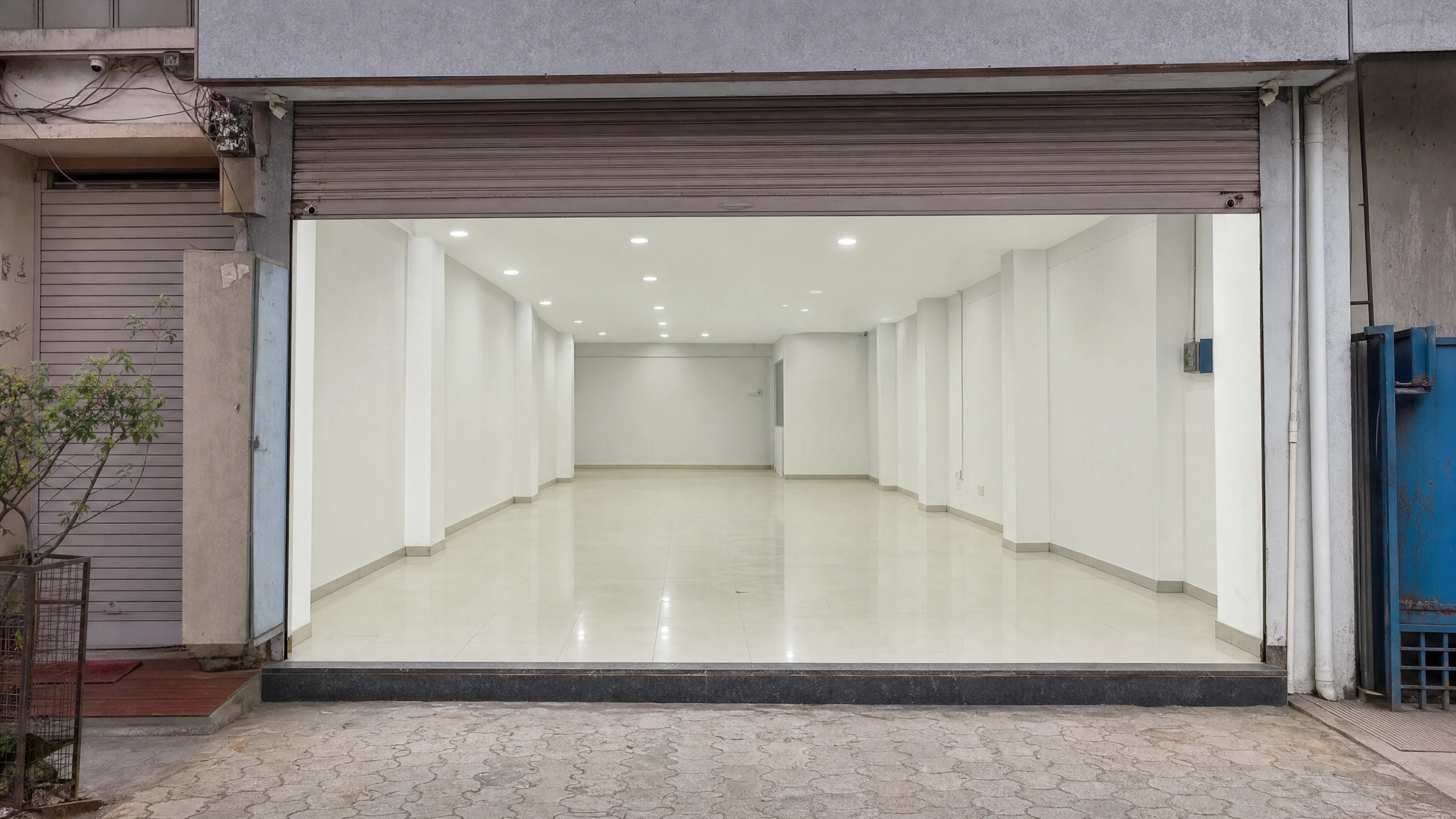 Showroom Shop for Rent in Camp Pune, Pune - Image 1