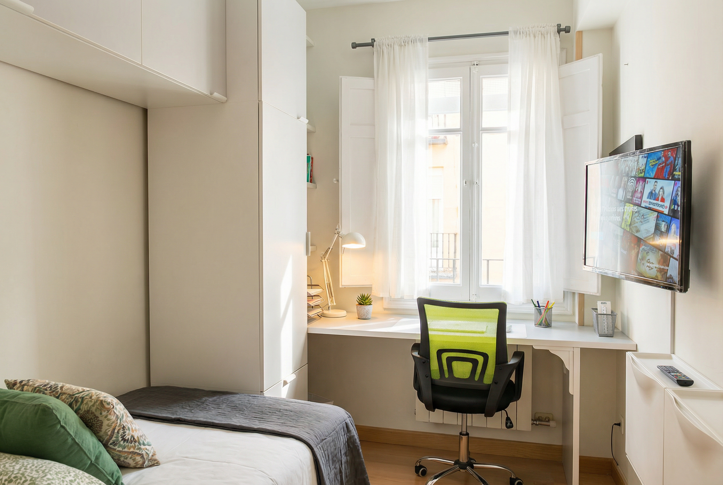 Habitación para estudiantes en Centro, Valladolid - Tu lugar de estudio perfecto: Habitación funcional y bien equipada en el Centro - Verficada - 399€/mes todo incluido