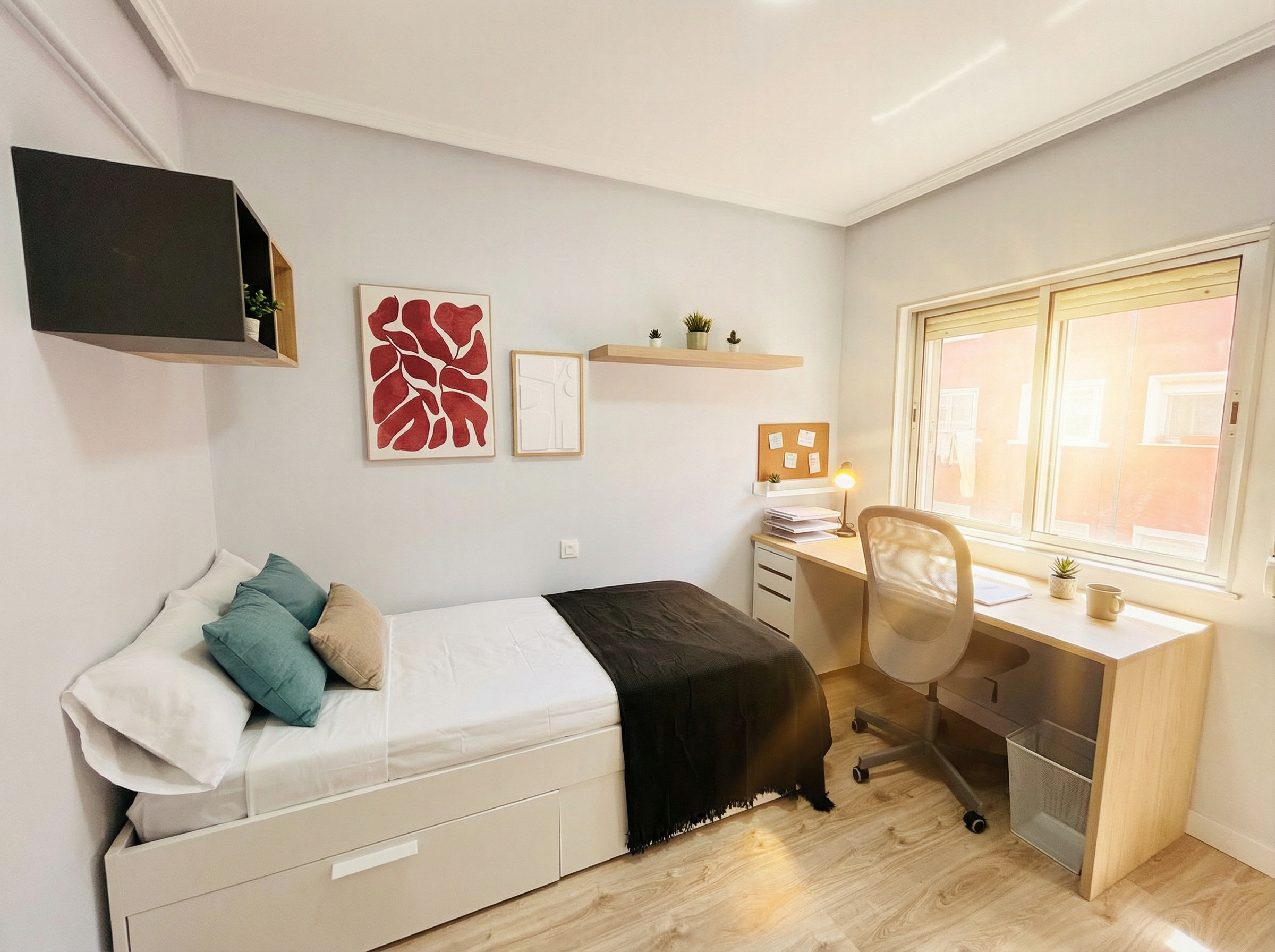 Habitación para estudiantes en Delicias, Valladolid - Tu refugio espacioso y luminoso, Habitación exterior con cama doble y Todo Incuido - 402€/mes todo incluido