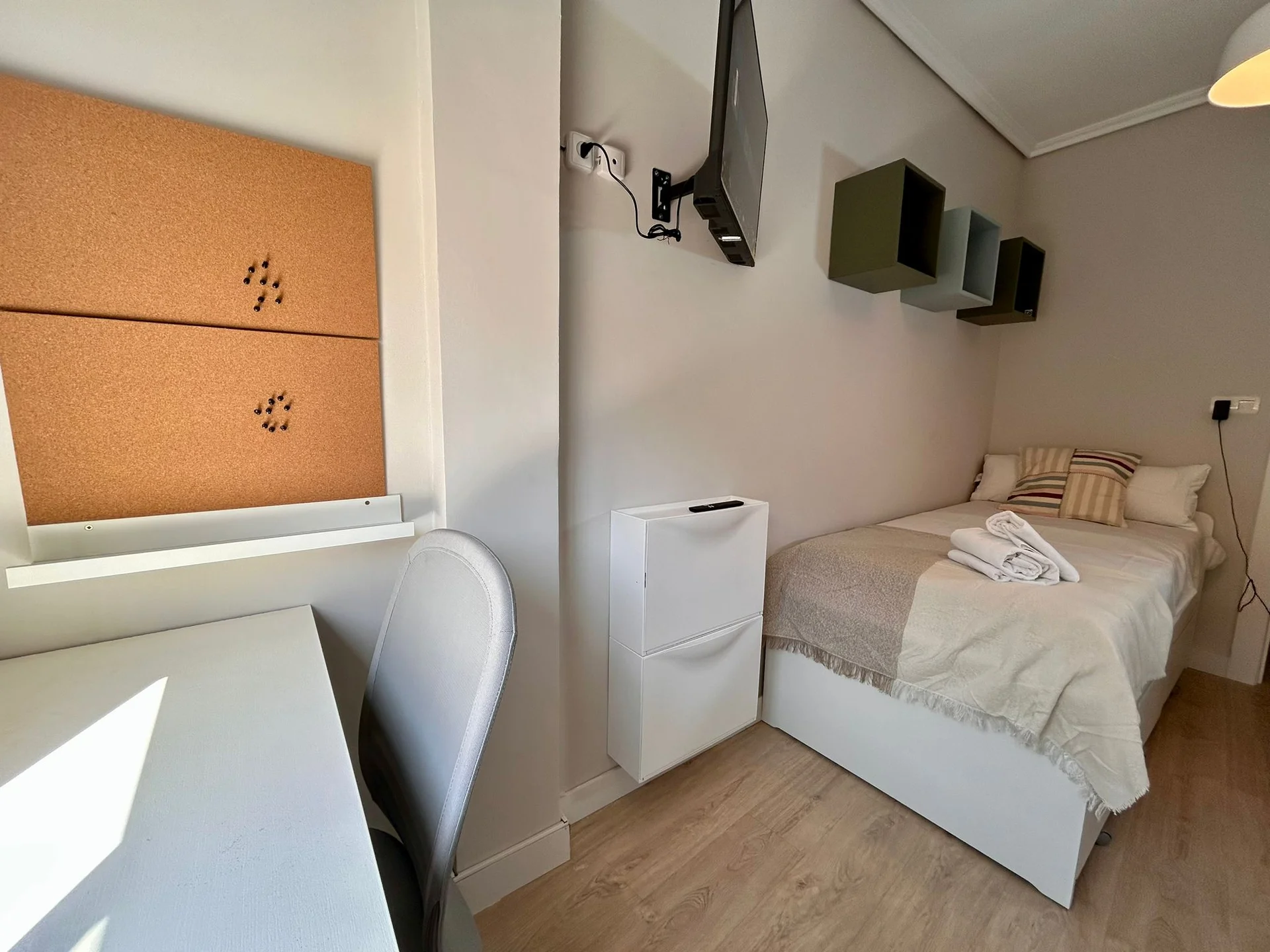 Habitación para estudiantes en Centro, Valladolid - Habitación en piso recién reformado Junto a Pisuerga y a pocos minutos andando de las facultadoes - 399€/mes todo incluido
