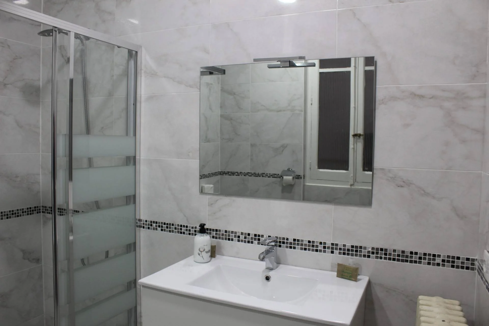 Habitación para estudiantes en Centro, Valladolid - Amplia habitación con balcon en el corazón de Valladolid - 460€/mes todo incluido