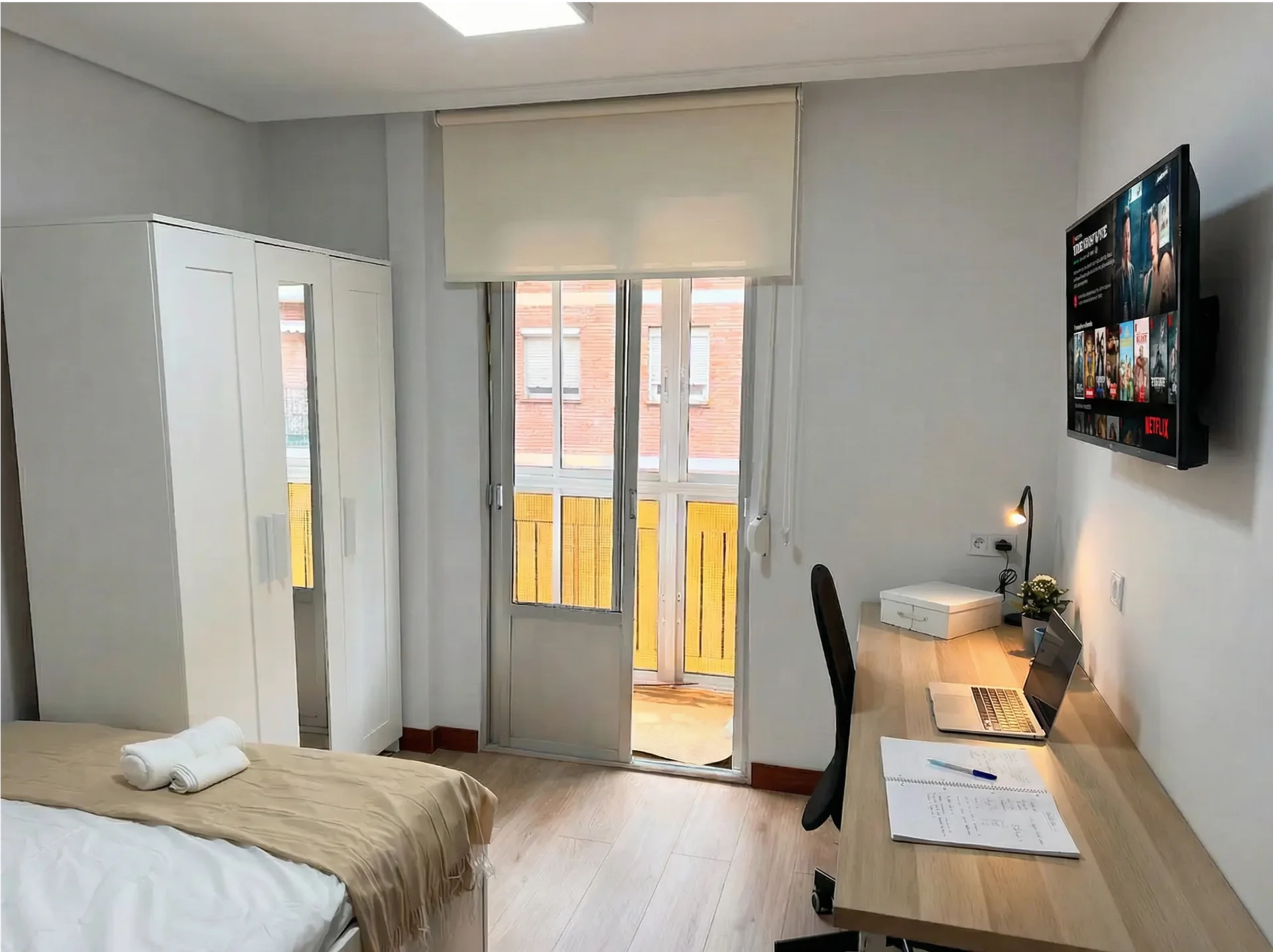 Habitación para estudiantes en Rondilla-Santa Clara, Valladolid - Habitación con cama doble y Terraza Privada en vivienda a estrenar en vivienda en Rondilla - Oportunidad única - 460€/mes todo incluido