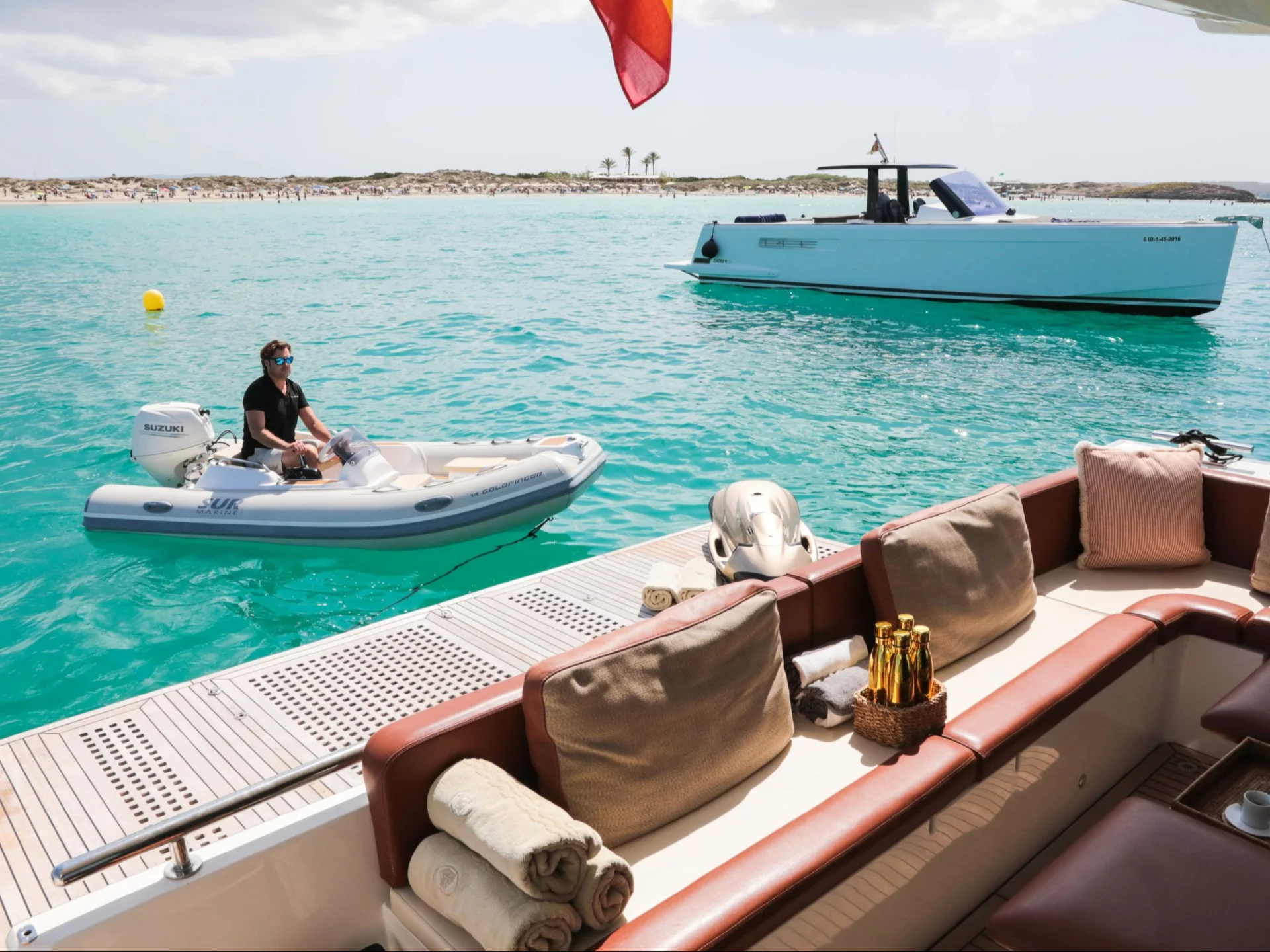 GOLDFINGER HOUSE OF HÜTTER | 64 Catamaran - Other