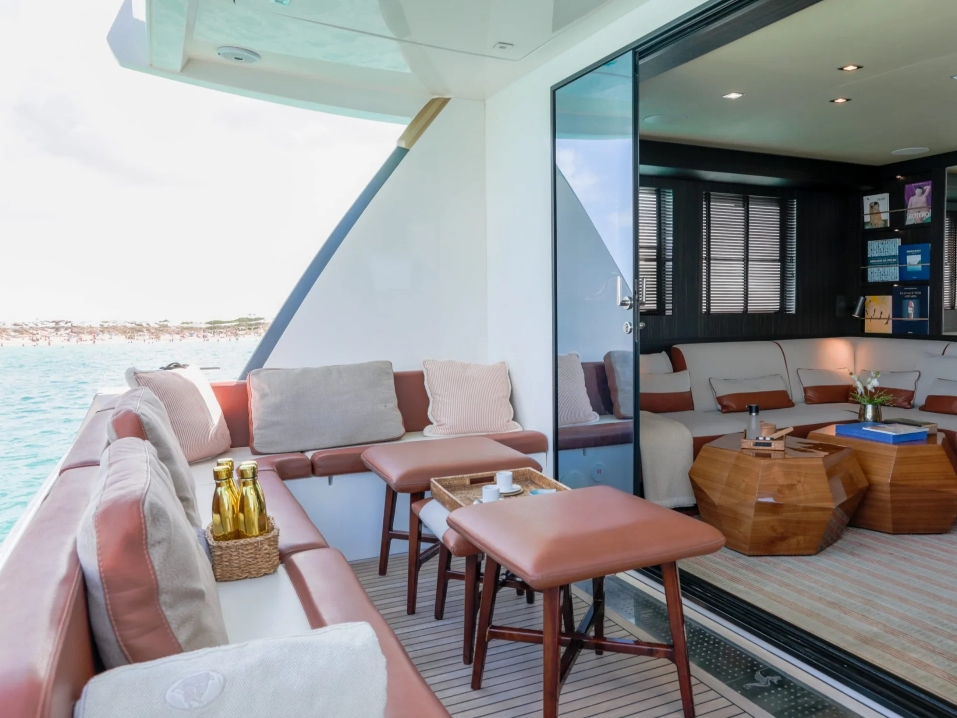 GOLDFINGER HOUSE OF HÜTTER | 64 Catamaran - Other