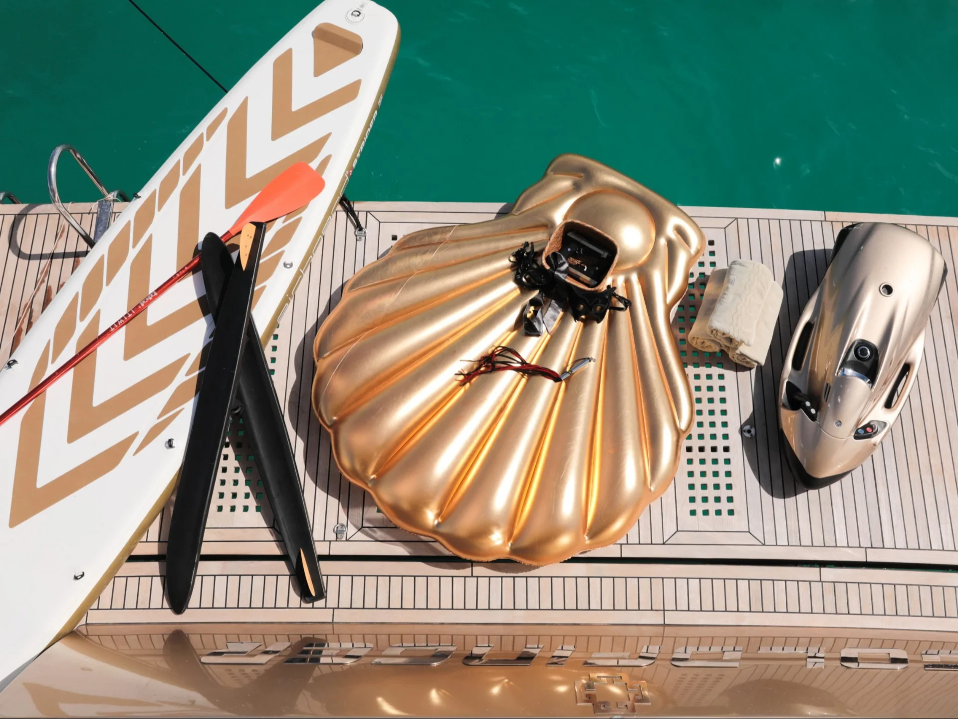 GOLDFINGER HOUSE OF HÜTTER | 64 Catamaran - Other