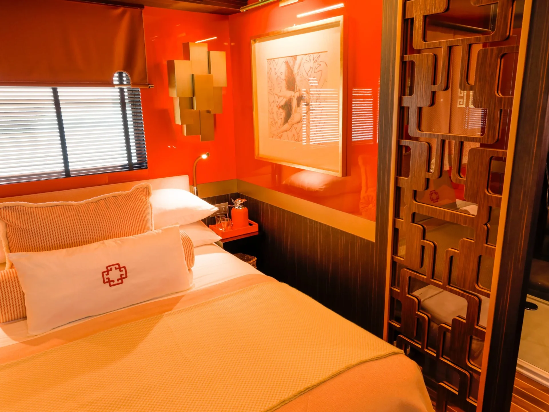 GOLDFINGER HOUSE OF HÜTTER | 64 Catamaran - Other