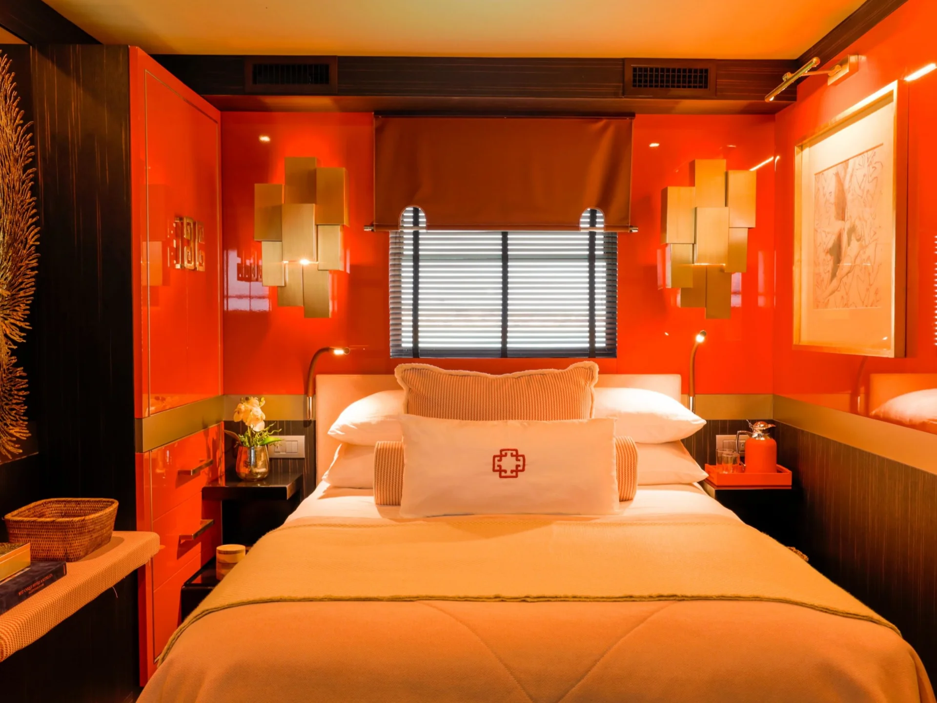 GOLDFINGER HOUSE OF HÜTTER | 64 Catamaran - Other