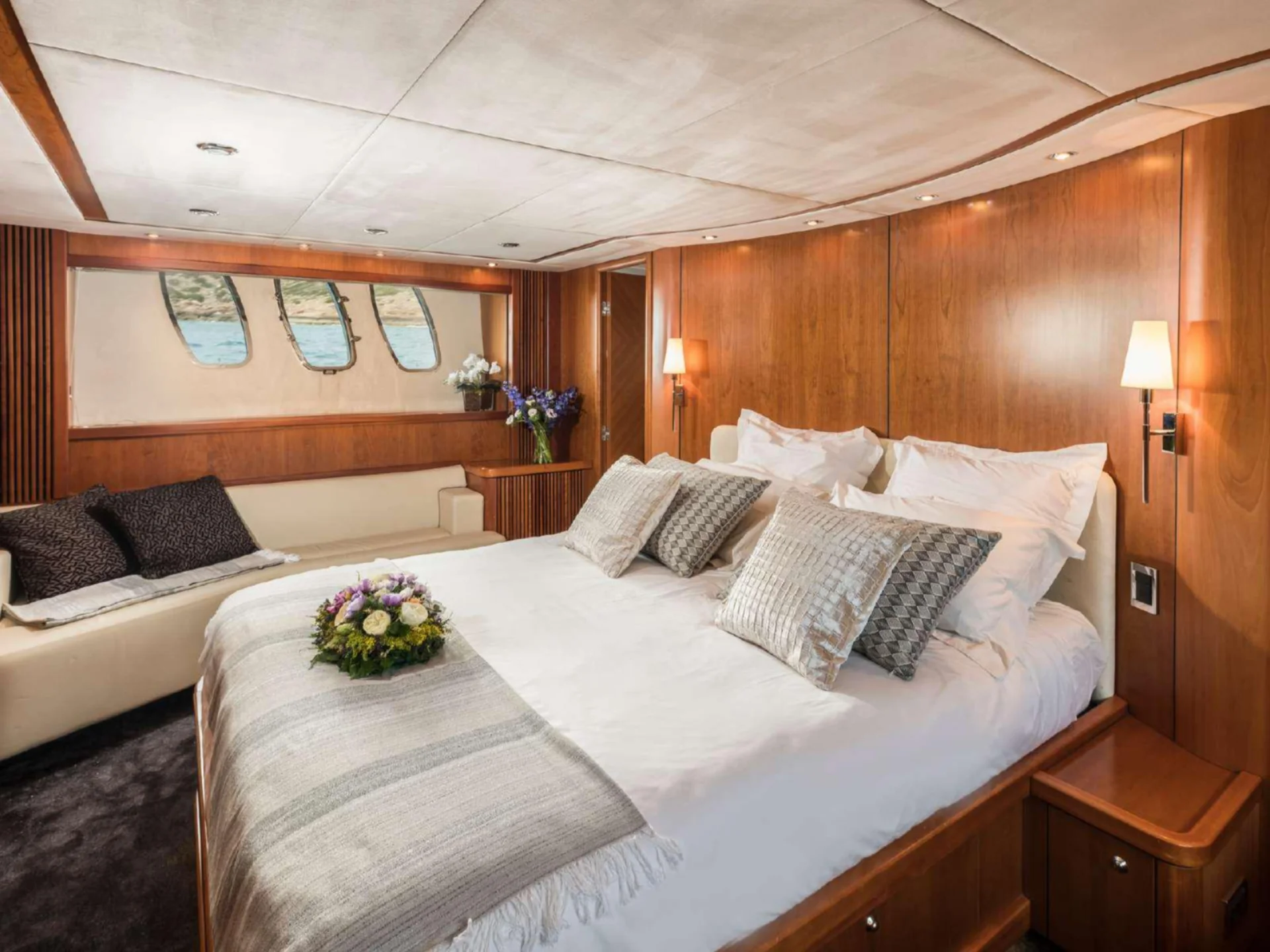 FROGGY | Sunseeker Predator 82 - Sunseeker