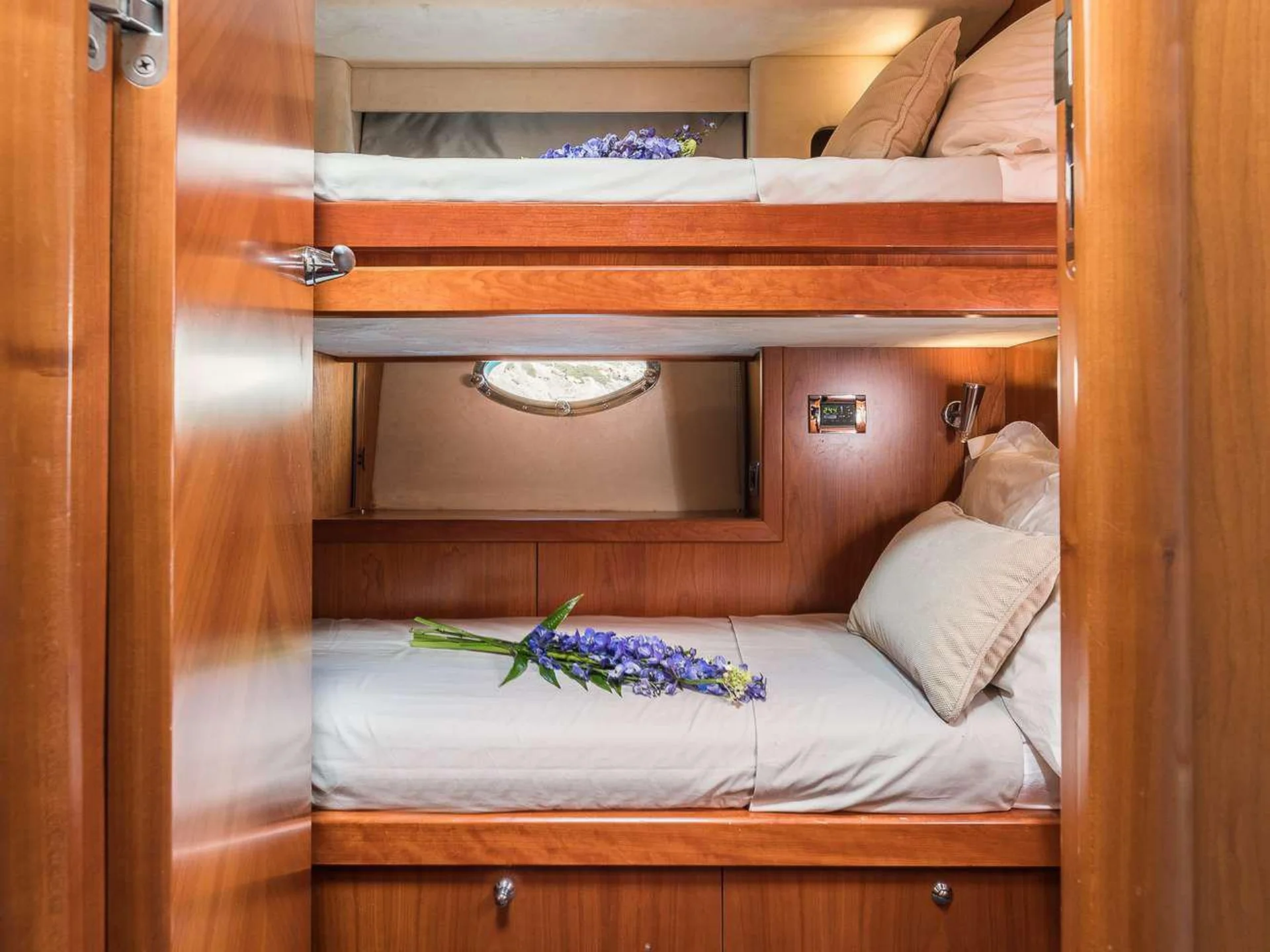 FROGGY | Sunseeker Predator 82 - Sunseeker