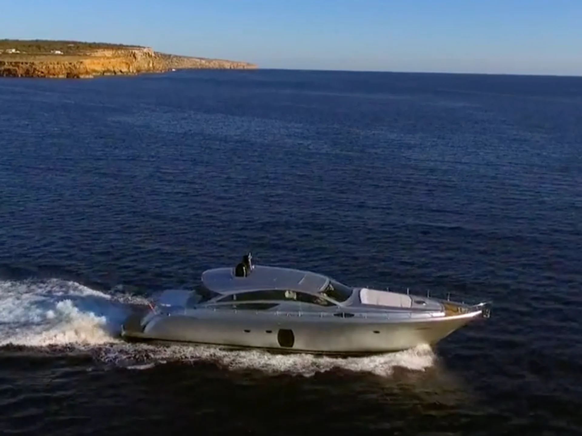 LEGENDARY | Pershing 72 - Pershing