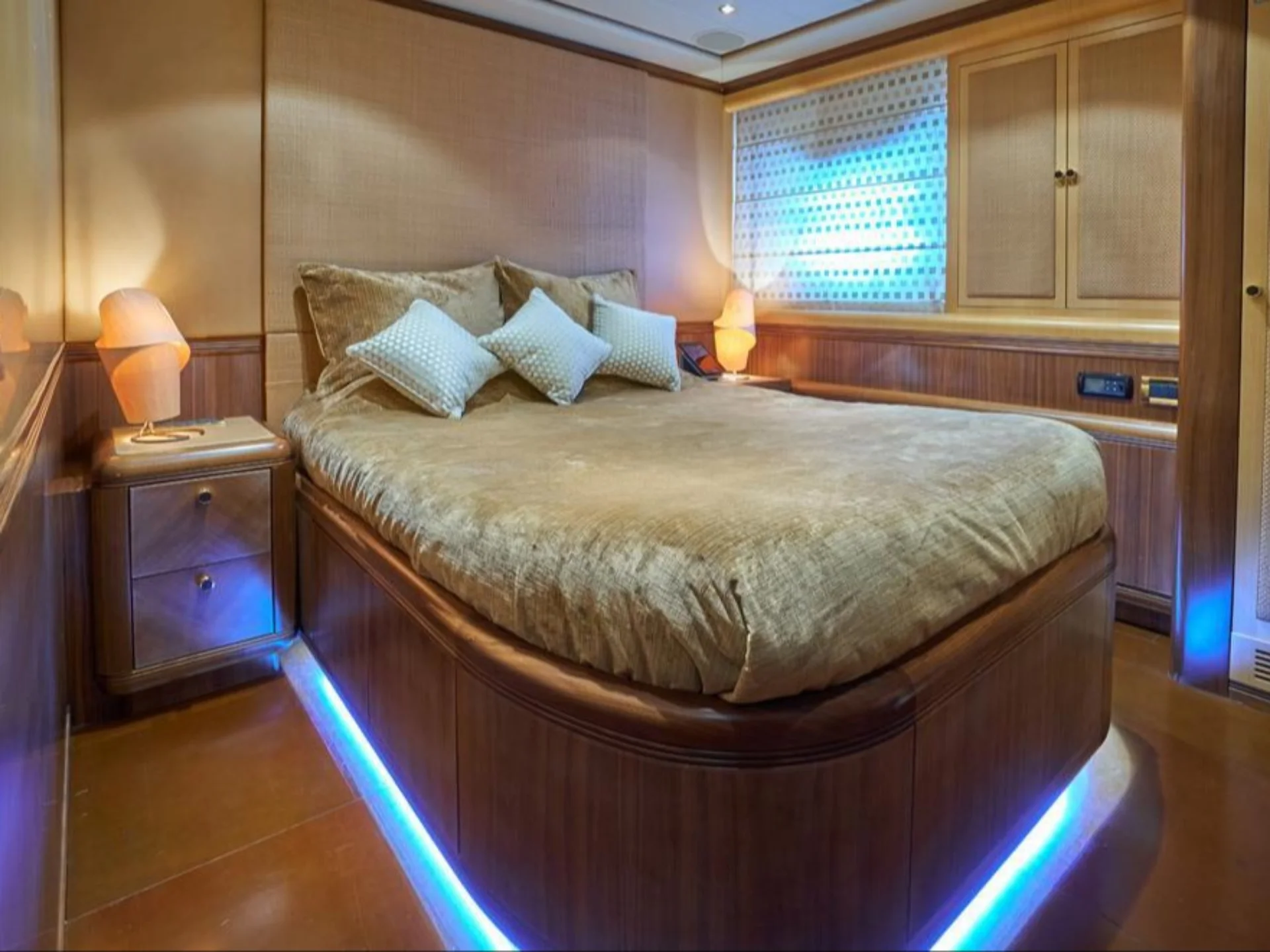 SHANE | Mangusta 130 - Mangusta