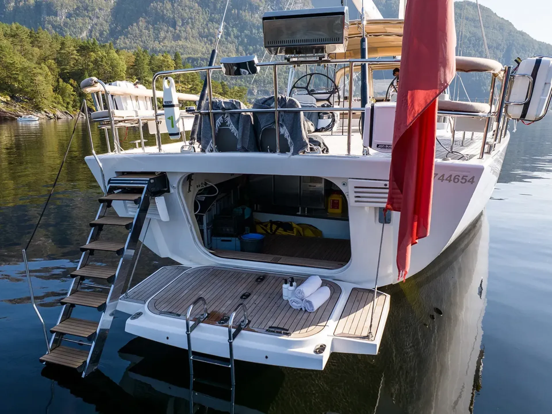 CHAMPAGNE HIPPY | Oyster 825 - Oyster