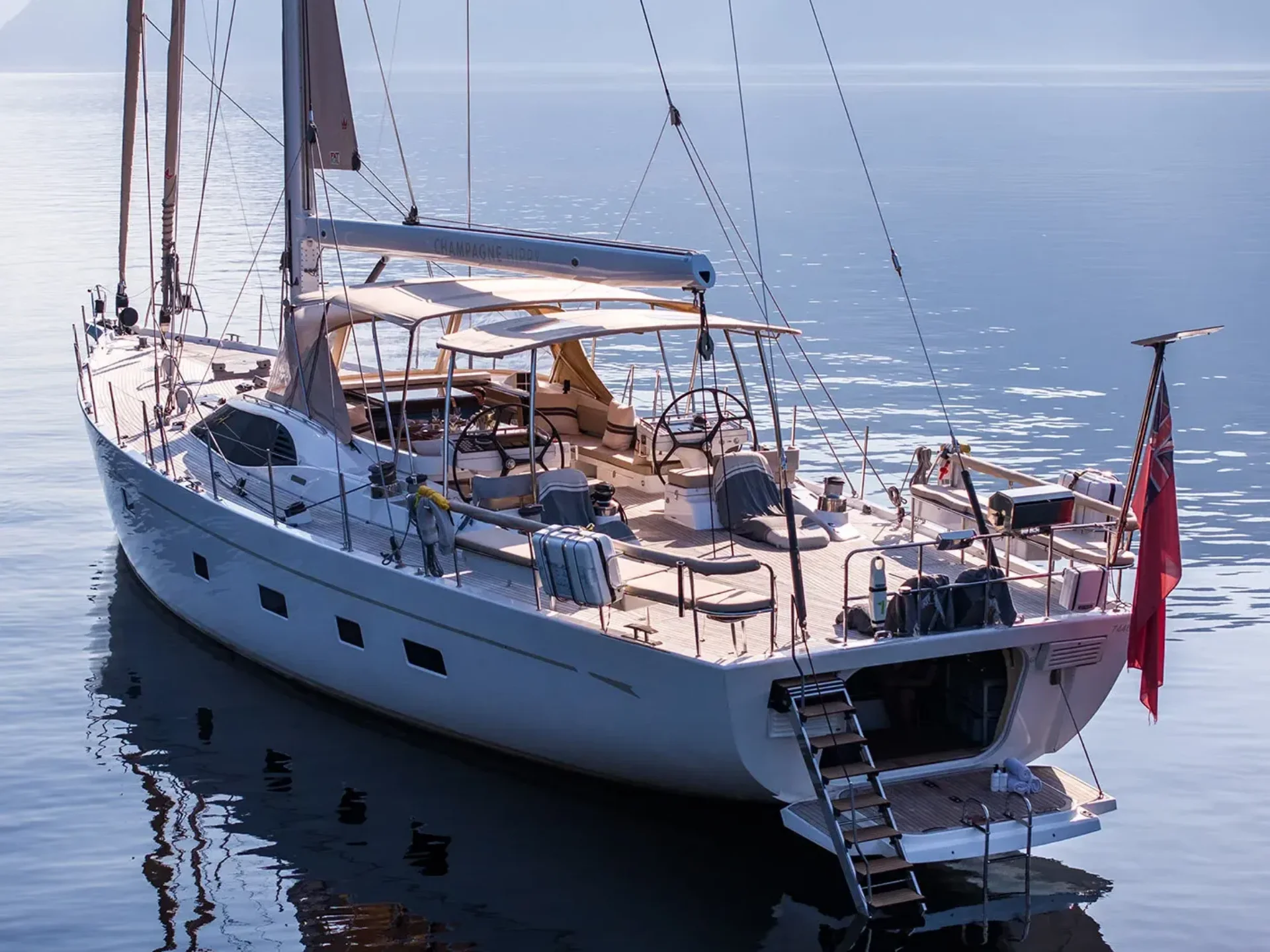 CHAMPAGNE HIPPY | Oyster 825 - Oyster