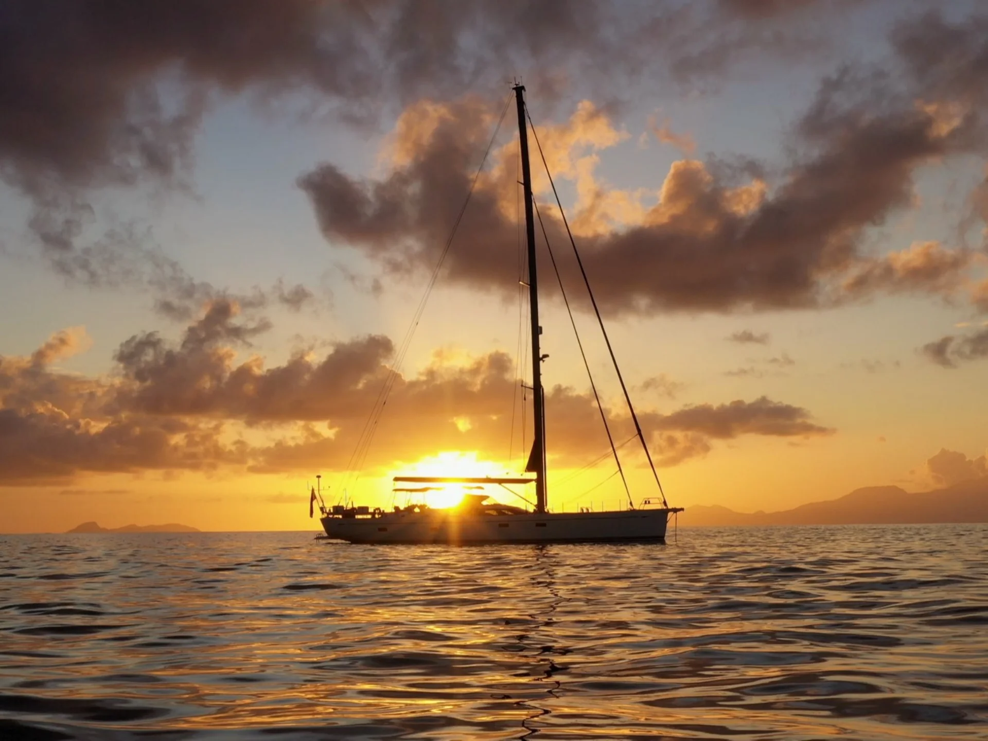 CHAMPAGNE HIPPY | Oyster 825 - Oyster