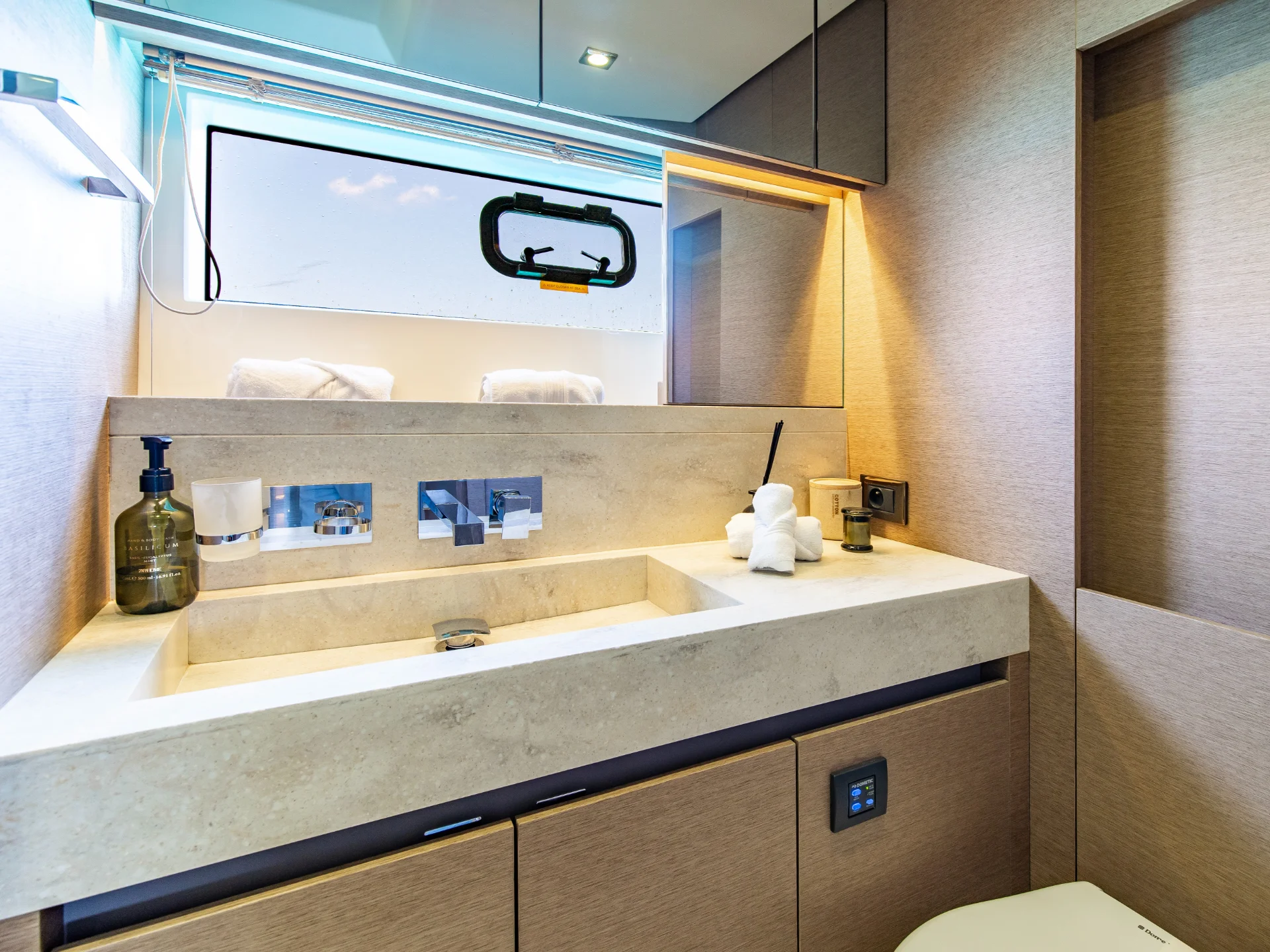 BLUE M | Prestige 680 - Prestige