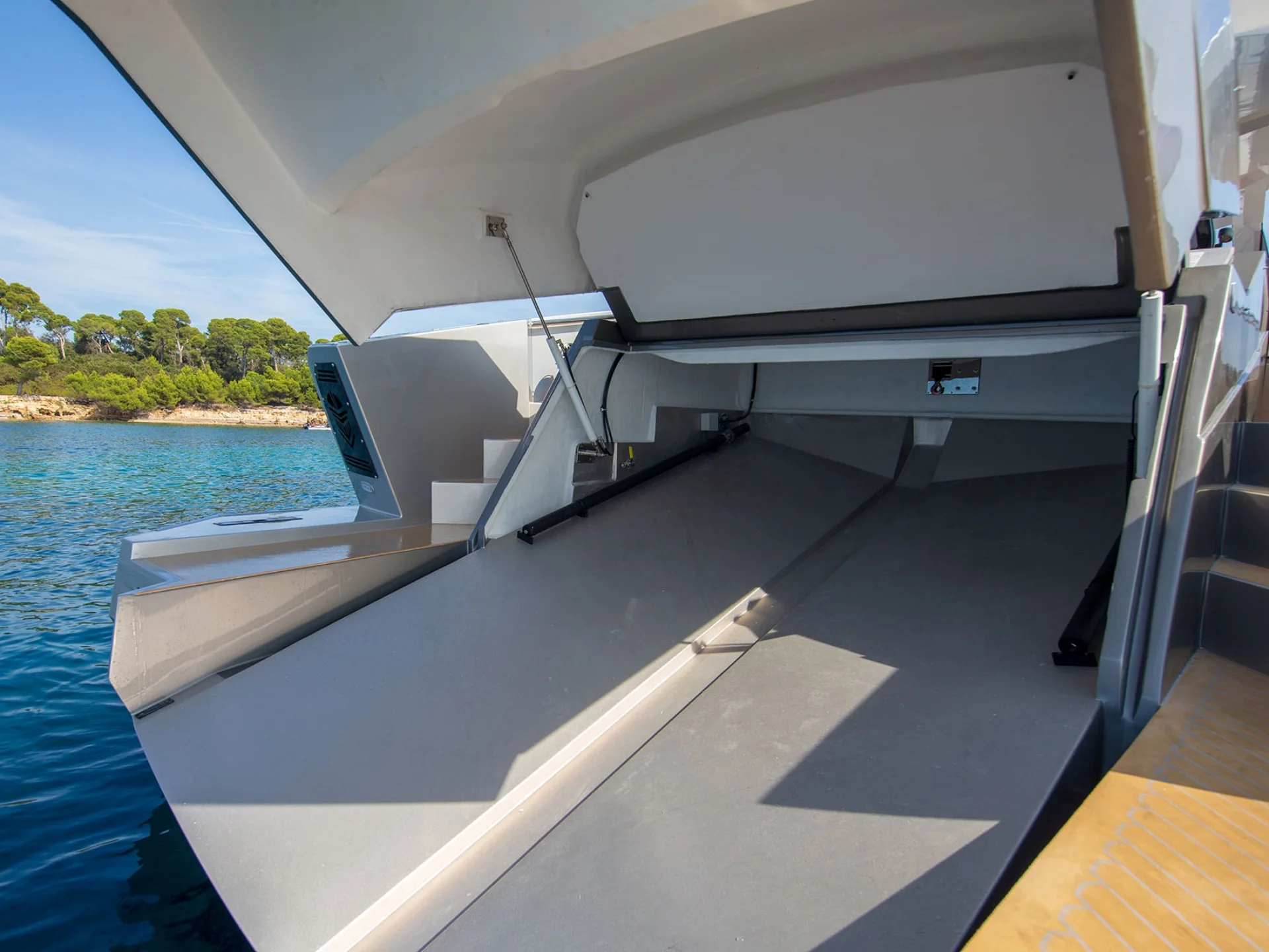 NEXT | Canados Gladiator 631 - Canados