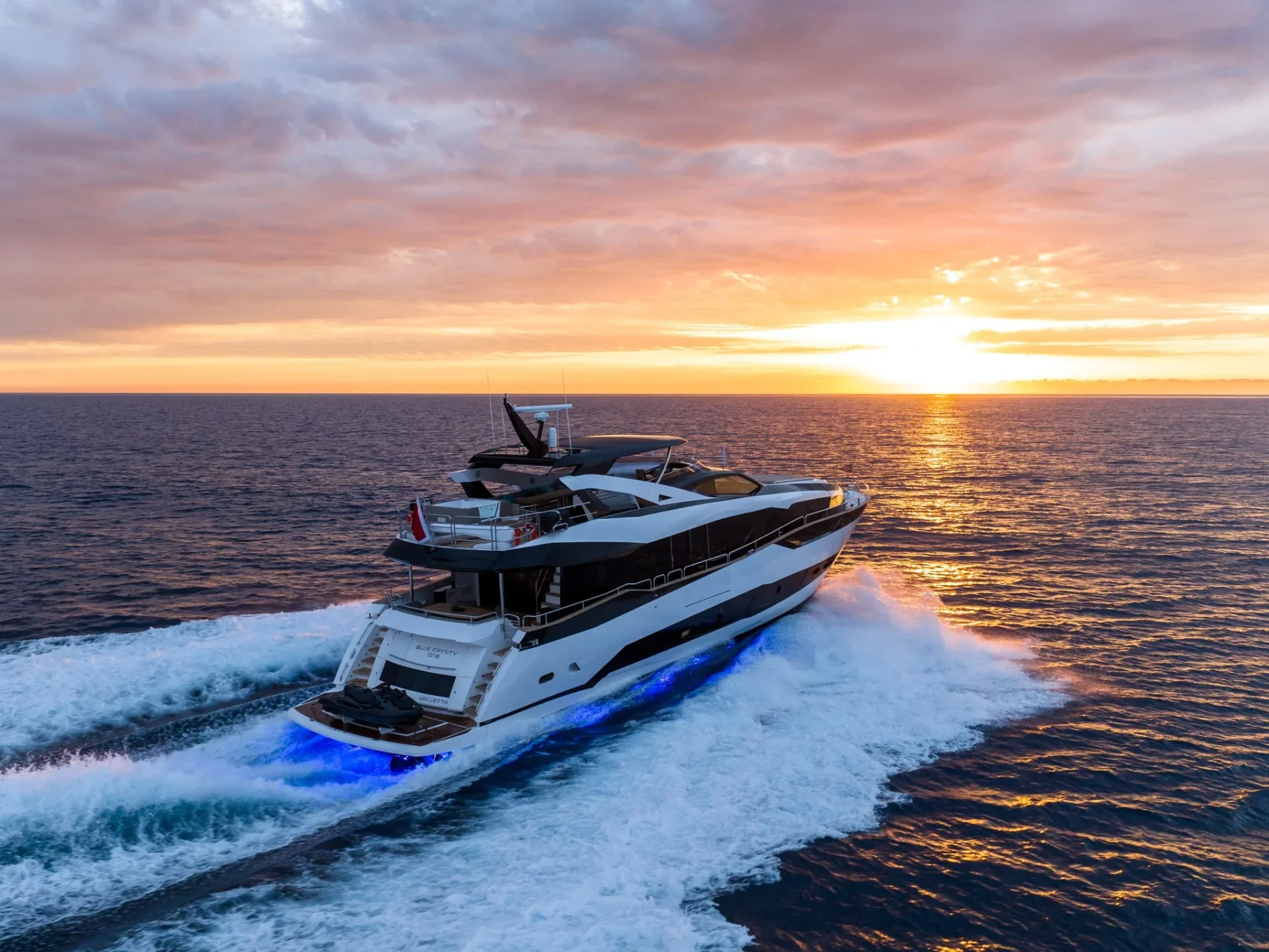 BLUE INFINITY ONE | Sunseeker 95 - Sunseeker