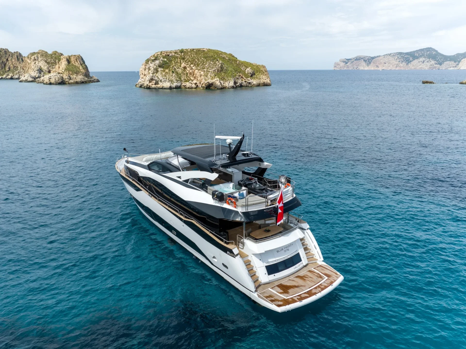 BLUE INFINITY ONE | Sunseeker 95 - Sunseeker