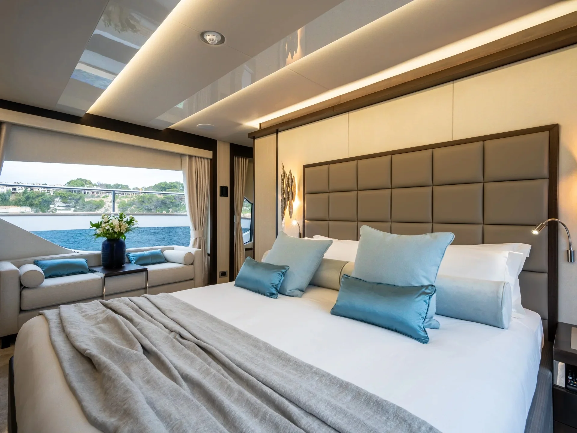 BLUE INFINITY ONE | Sunseeker 95 - Sunseeker