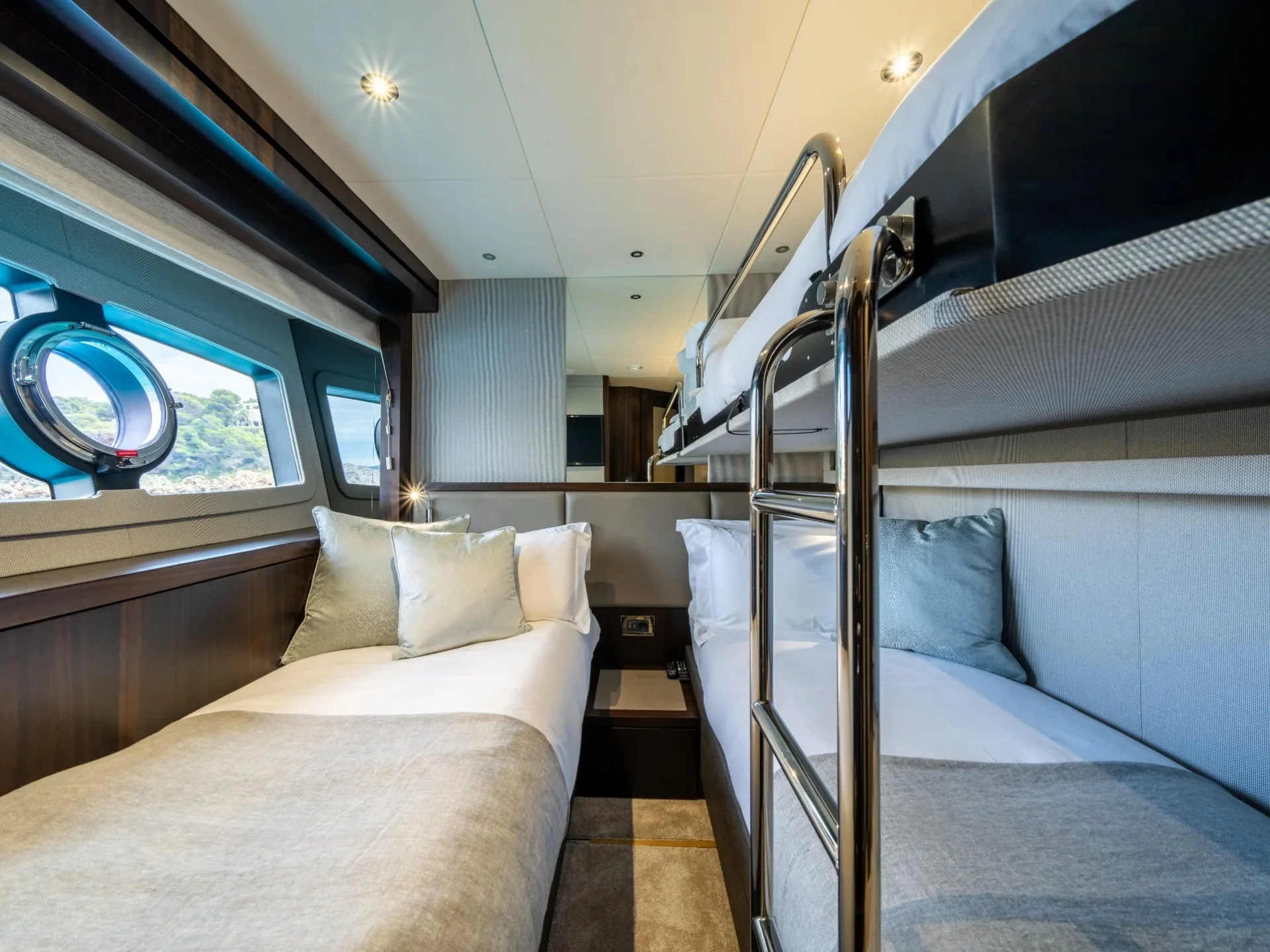 BLUE INFINITY ONE | Sunseeker 95  - Sunseeker