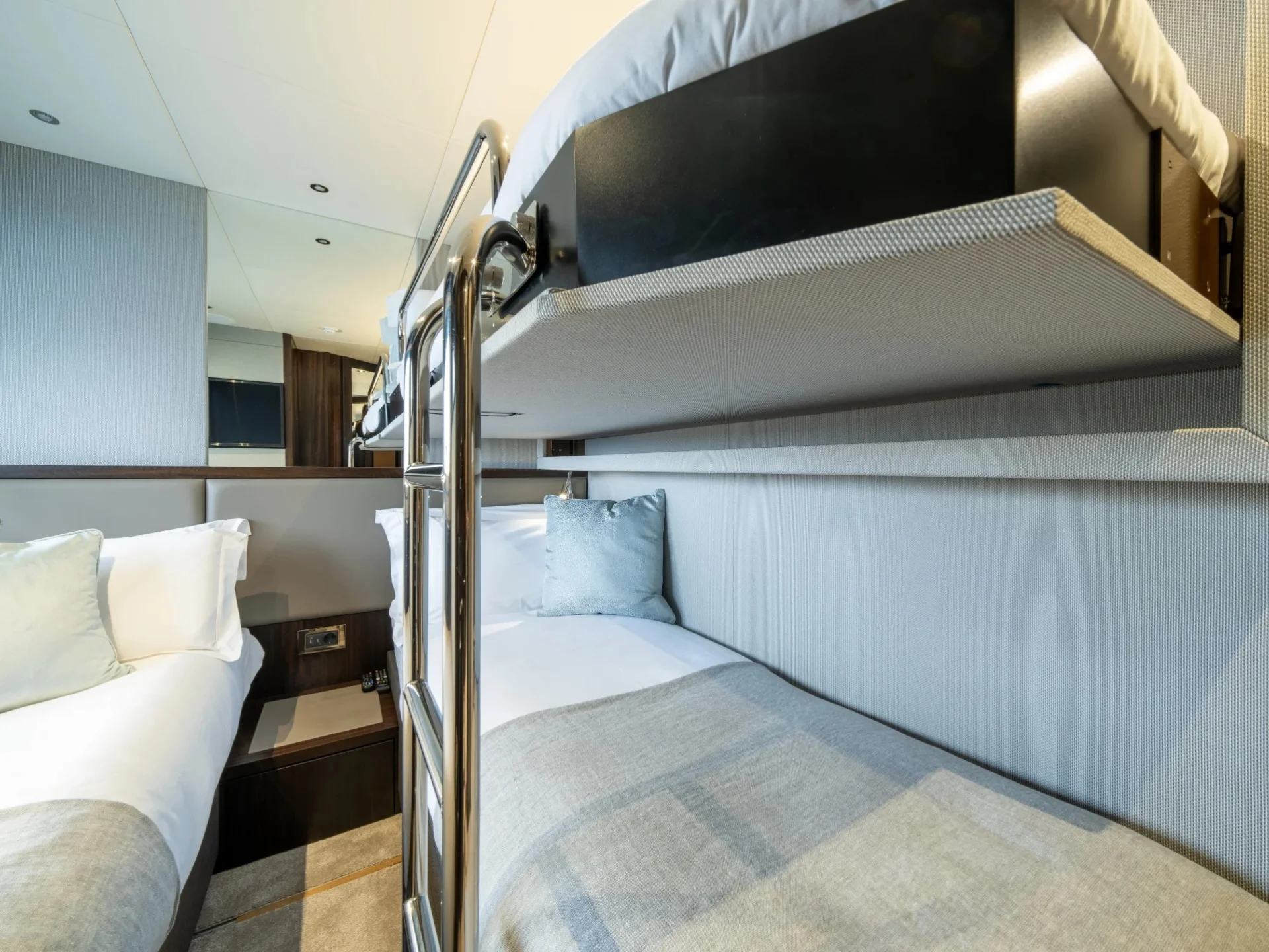 BLUE INFINITY ONE | Sunseeker 95 - Sunseeker