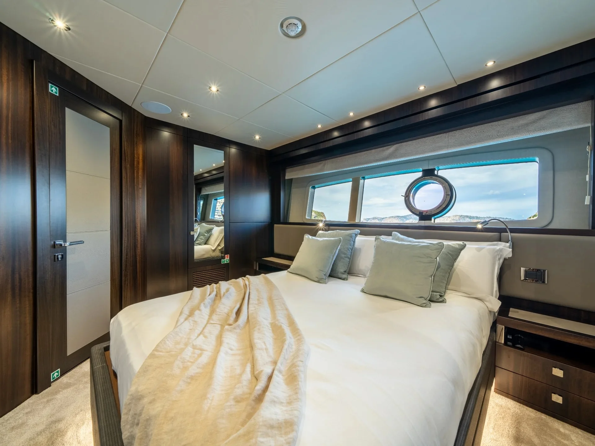 BLUE INFINITY ONE | Sunseeker 95 - Sunseeker