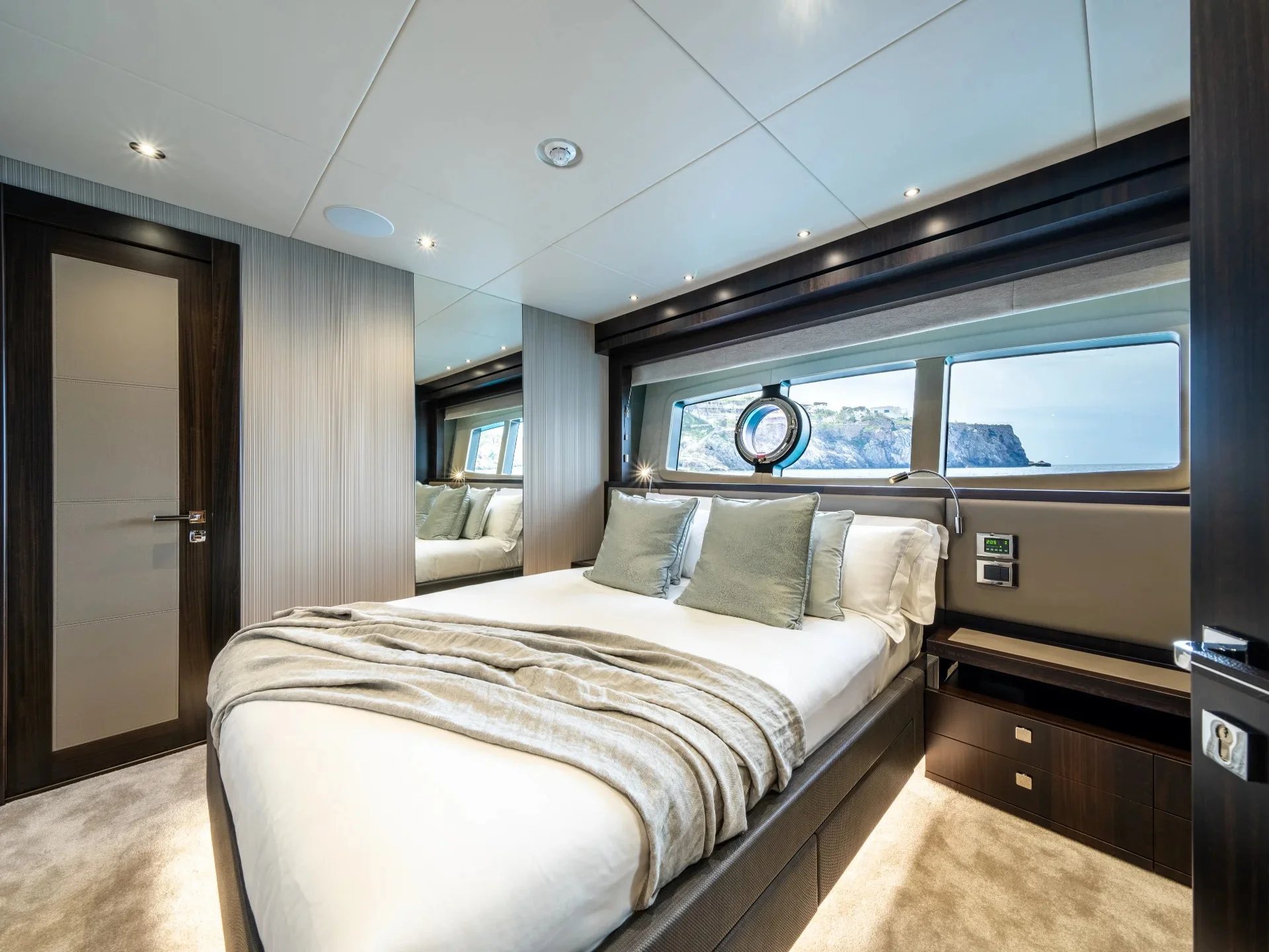 BLUE INFINITY ONE | Sunseeker 95 - Sunseeker