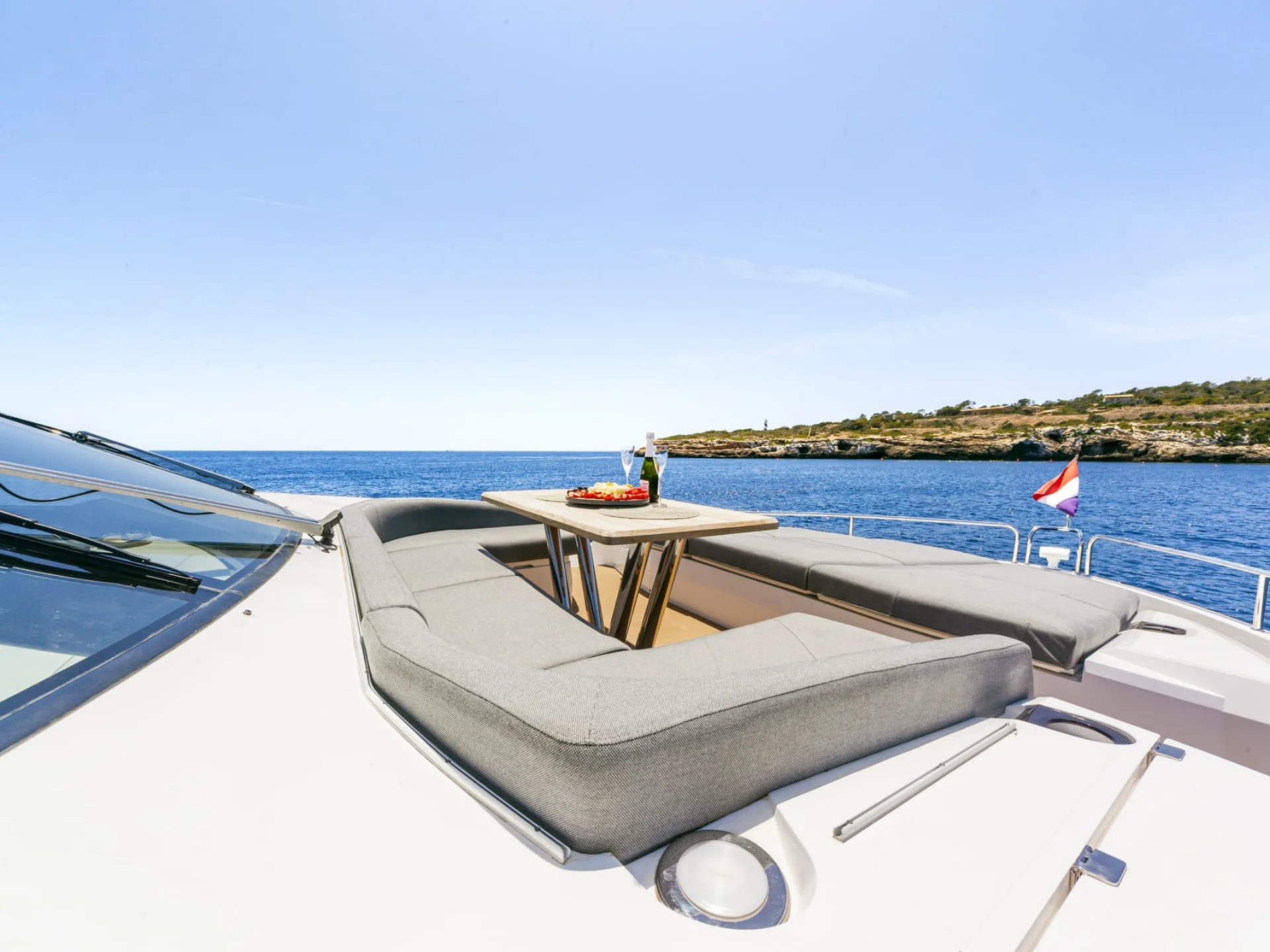 JUNIOR | Sunseeker 88 - Sunseeker