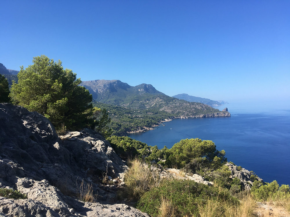 Die Tramuntana im Herbst: Goldenes Licht und leere Pfade