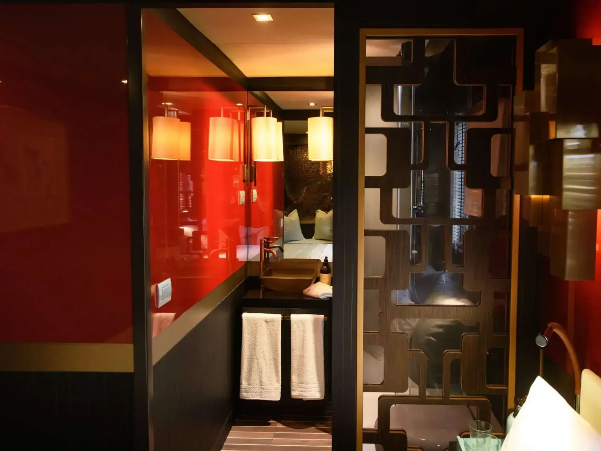 GOLDFINGER HOUSE OF HÜTTER | 64 Catamaran - Other