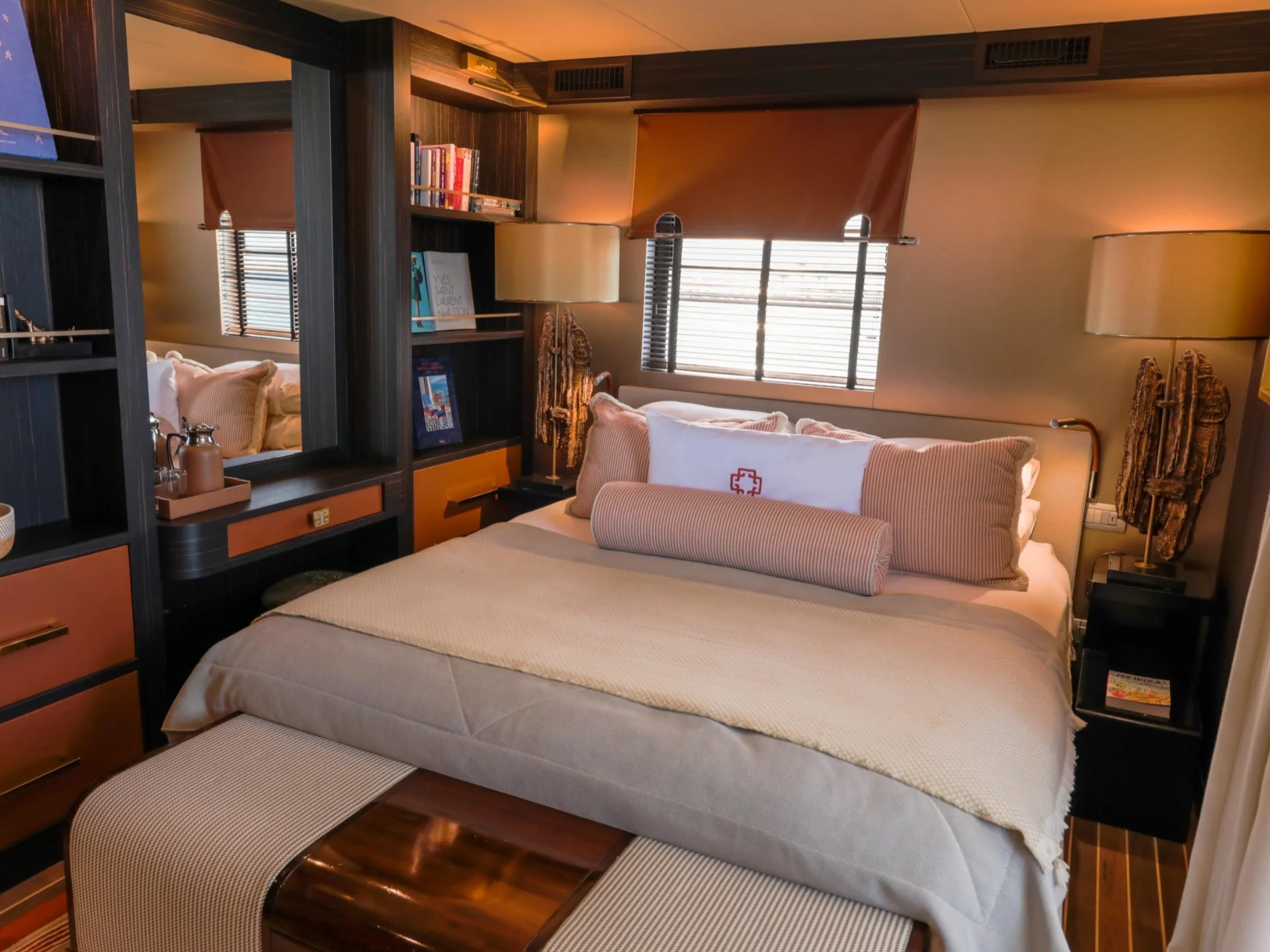 GOLDFINGER HOUSE OF HÜTTER | 64 Catamaran - Other