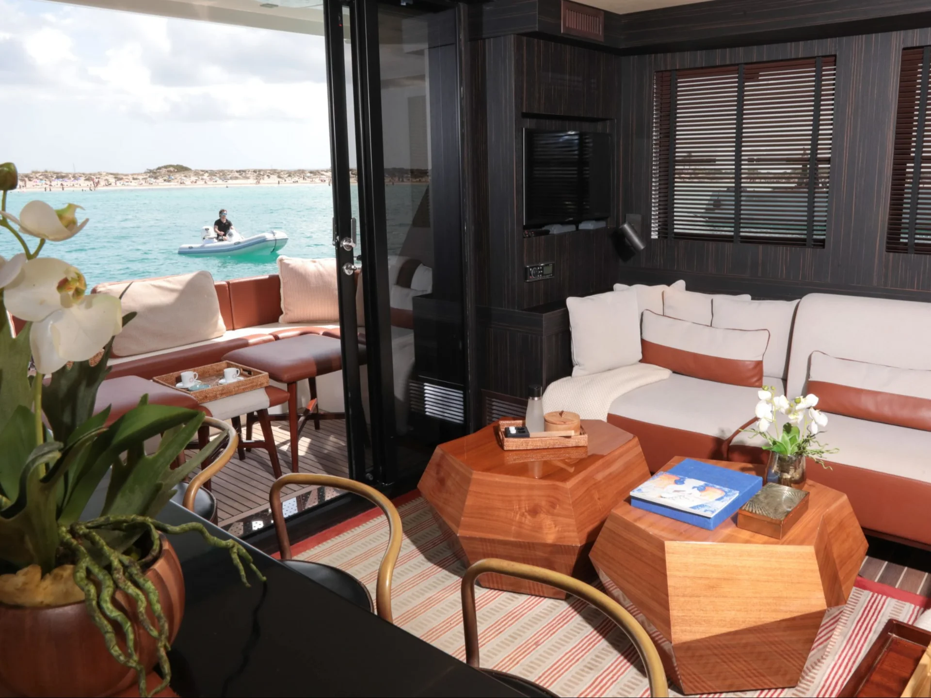 GOLDFINGER HOUSE OF HÜTTER | 64 Catamaran - Other