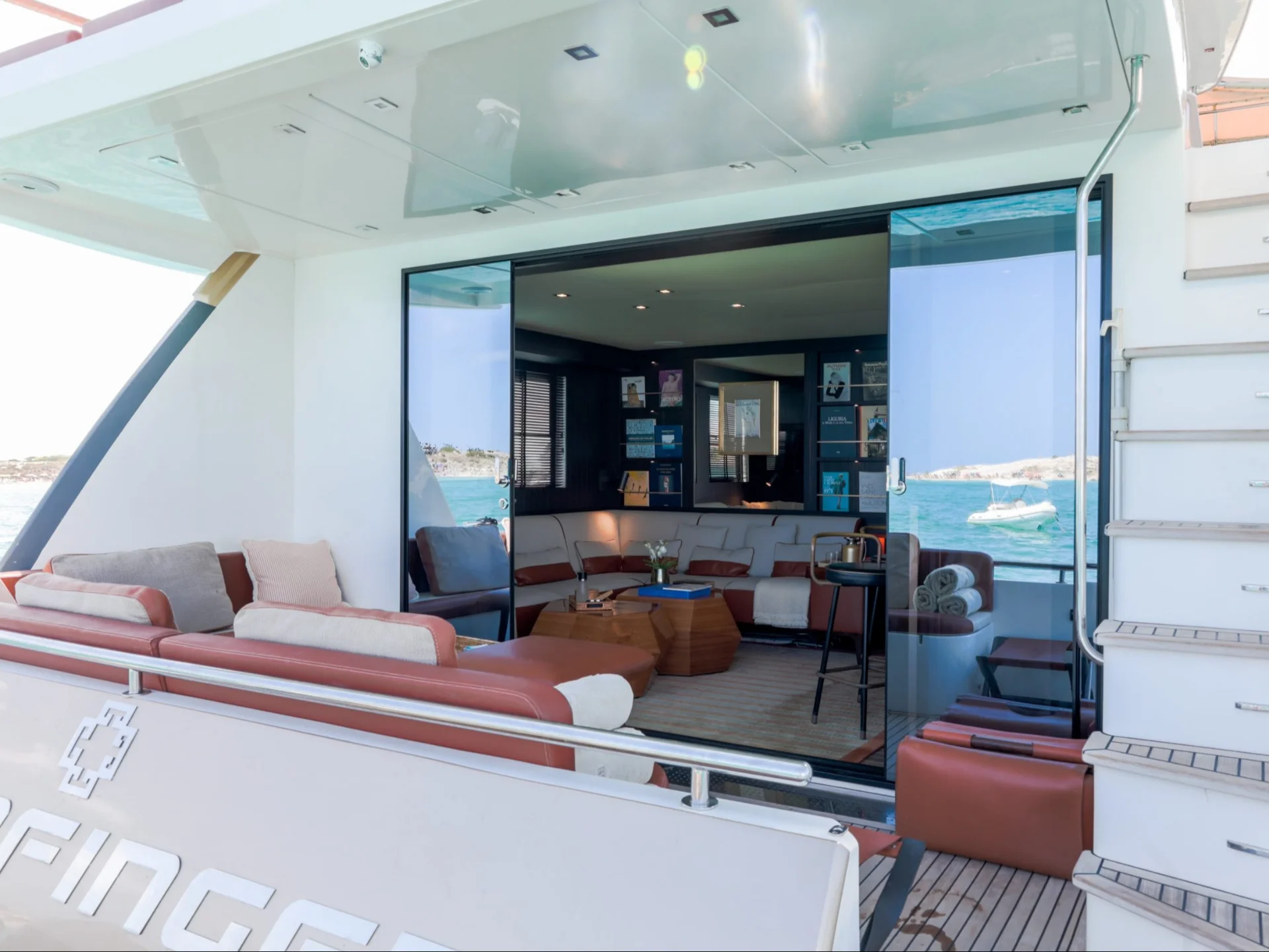 GOLDFINGER HOUSE OF HÜTTER | 64 Catamaran - Other