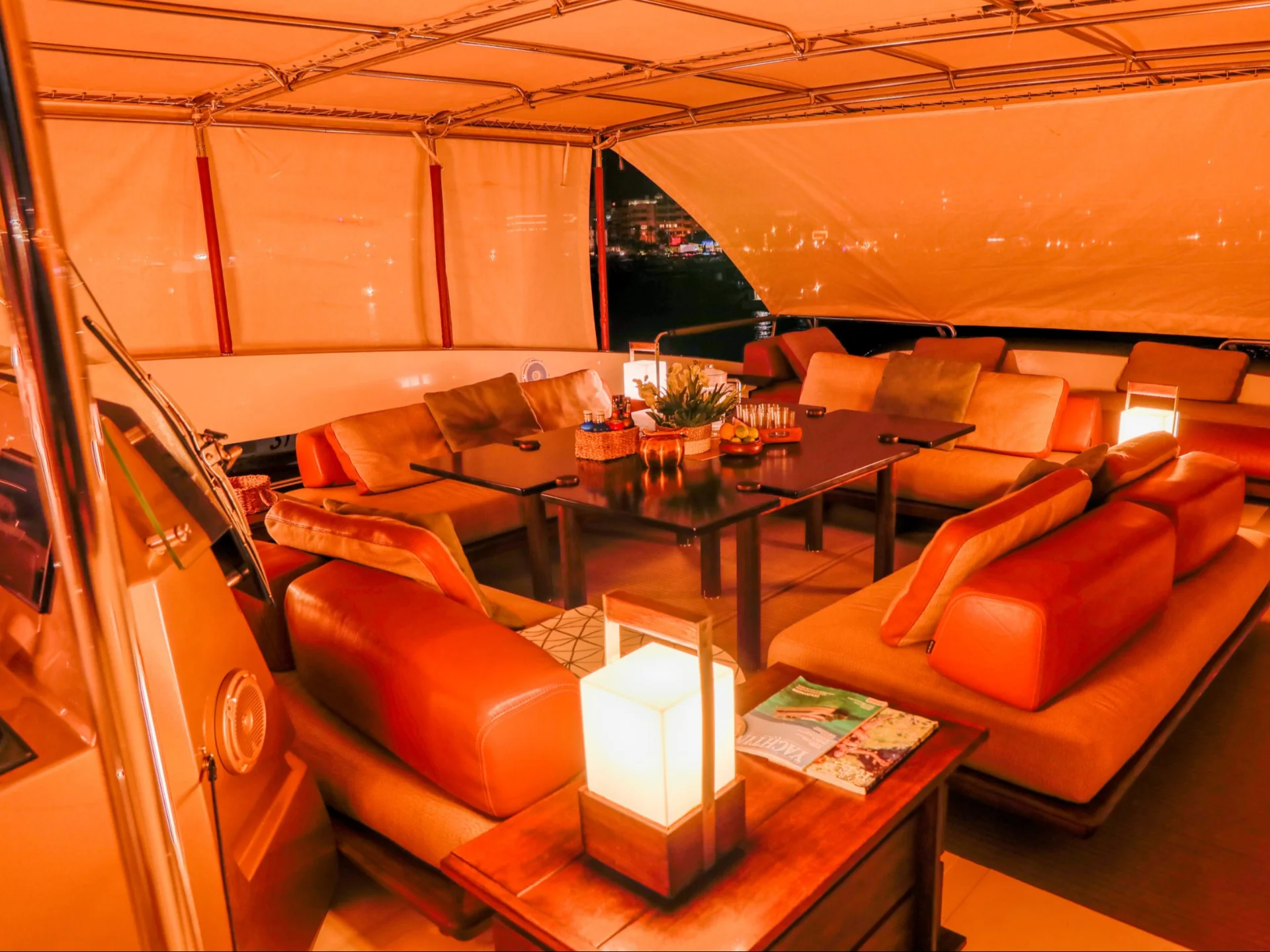 GOLDFINGER HOUSE OF HÜTTER | 64 Catamaran - Other