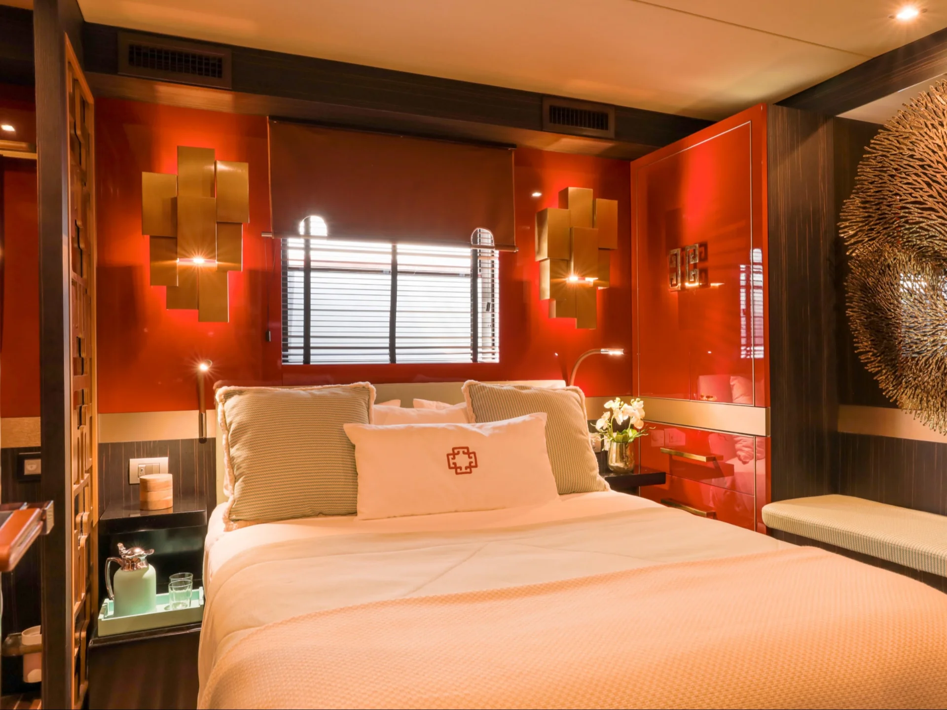 GOLDFINGER HOUSE OF HÜTTER | 64 Catamaran - Other