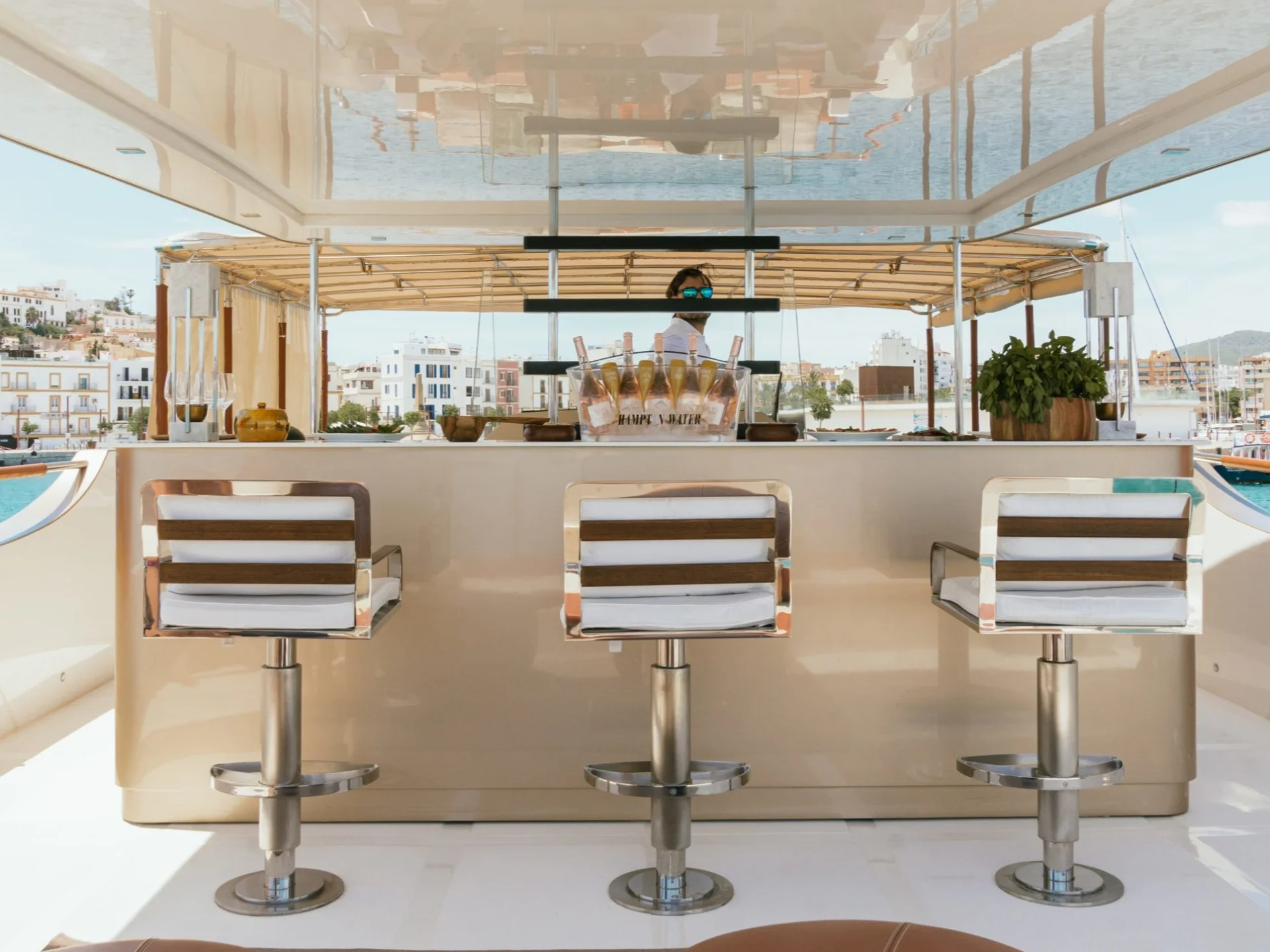 GOLDFINGER HOUSE OF HÜTTER | 64 Catamaran - Other