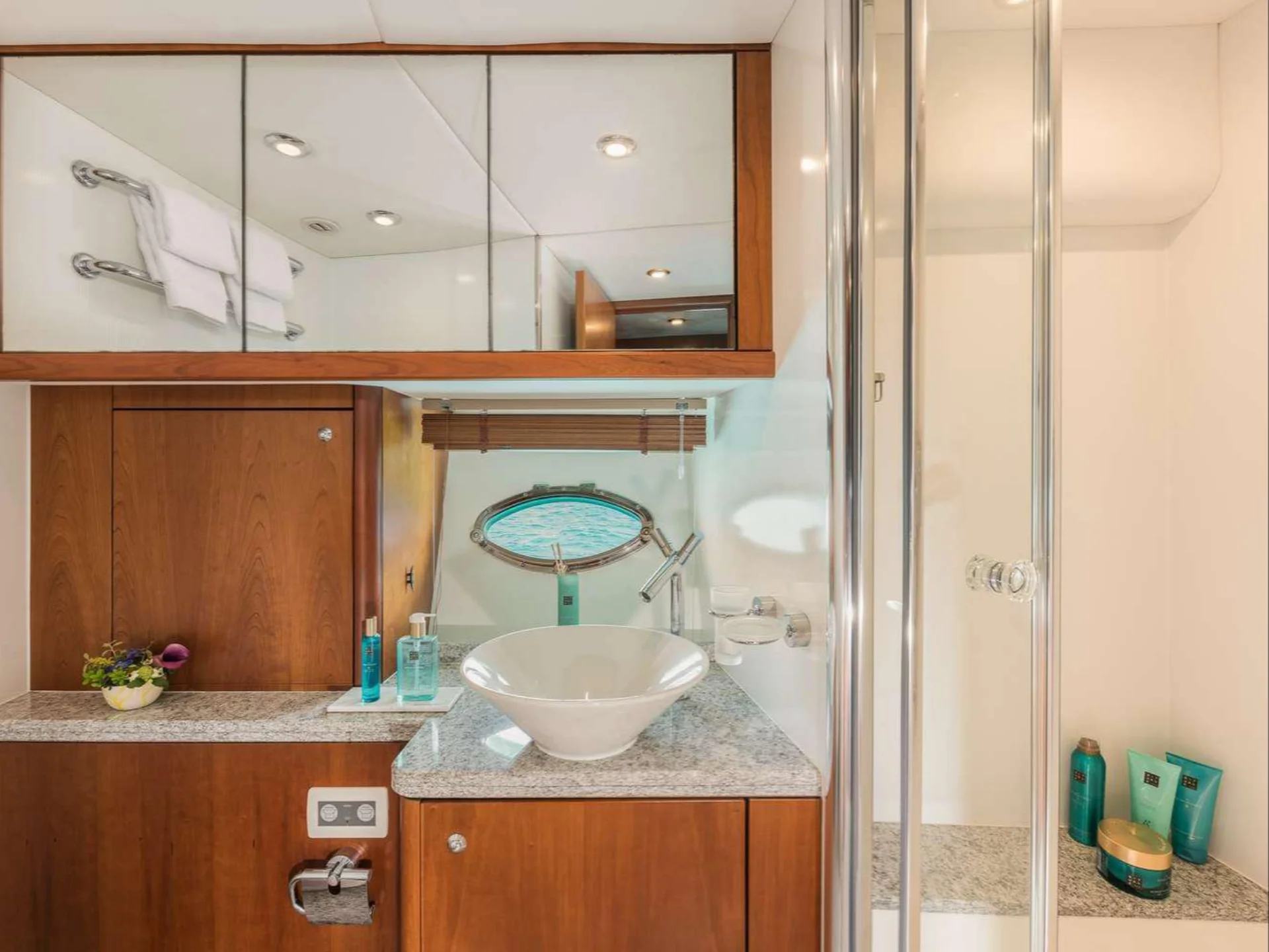 FROGGY | Sunseeker Predator 82 - Sunseeker