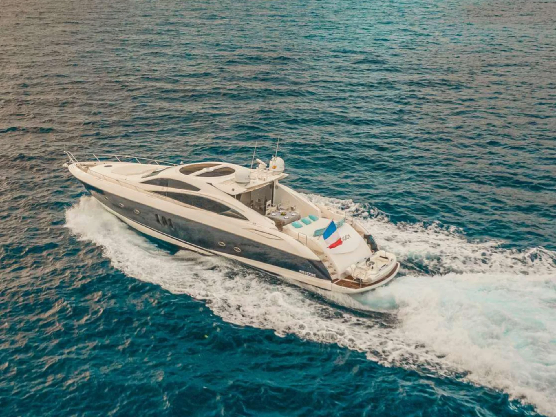 FROGGY | Sunseeker Predator 82 - Sunseeker