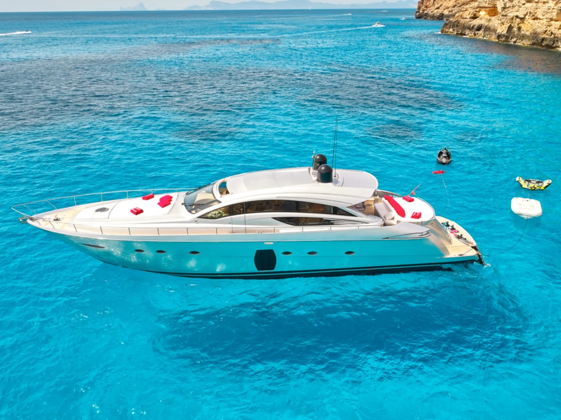 LEGENDARY | Pershing 72 - Pershing